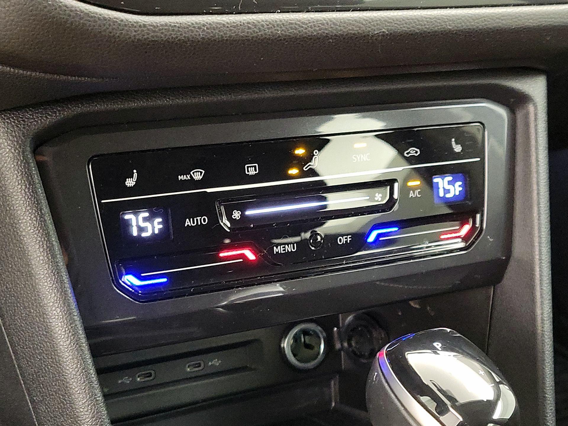 Thumbnail: 2023 Volkswagen Tiguan - 16