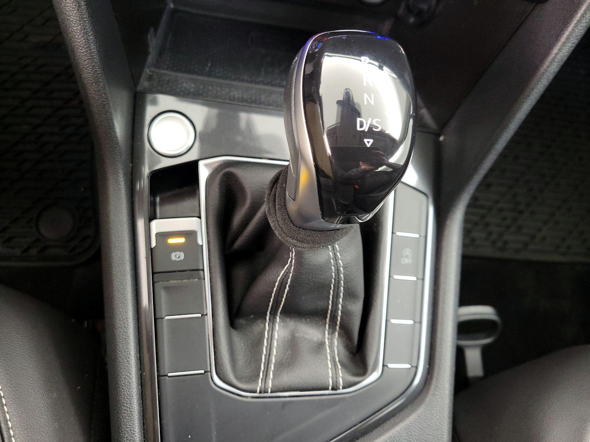 Thumbnail: 2023 Volkswagen Tiguan - 17