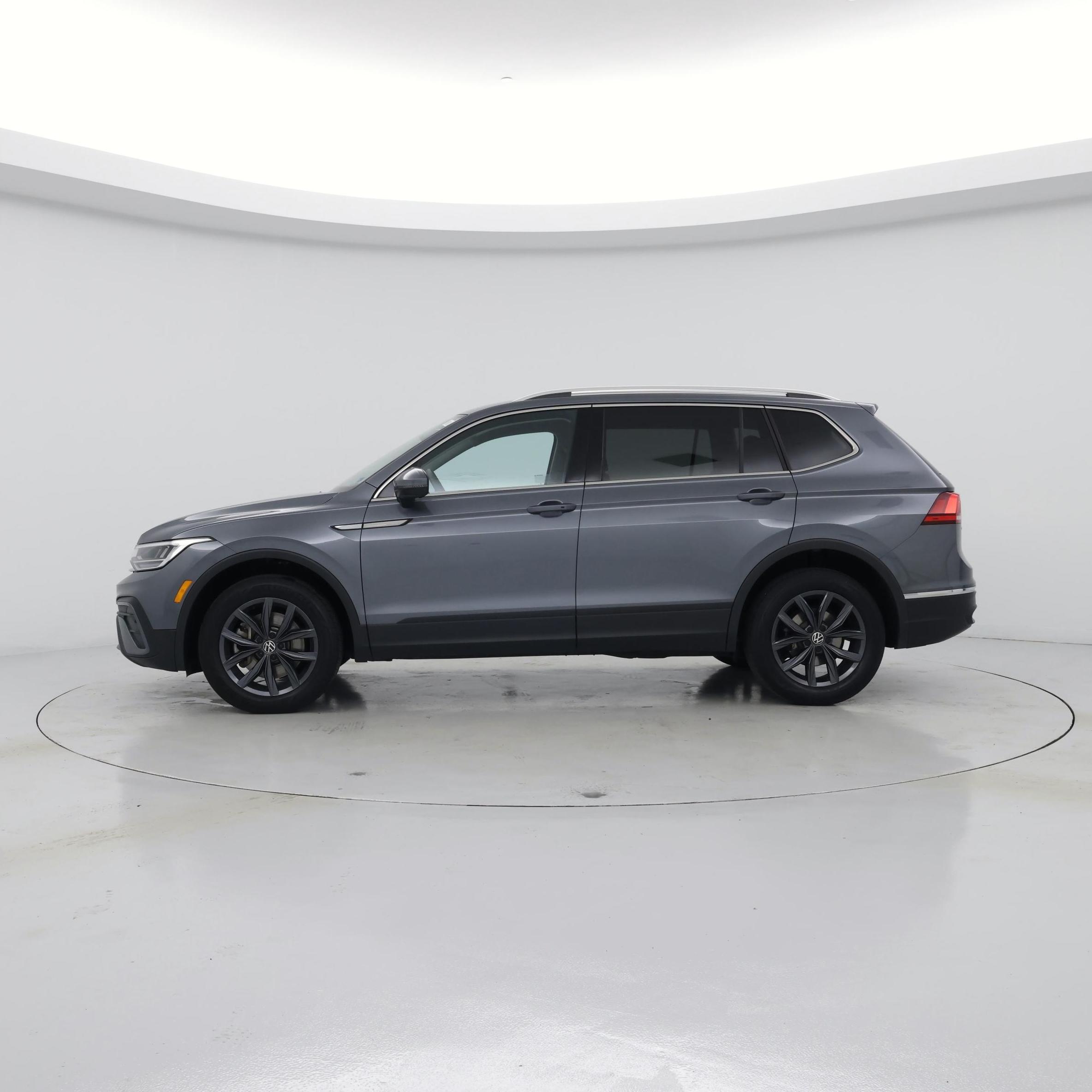 Thumbnail: 2023 Volkswagen Tiguan - 3