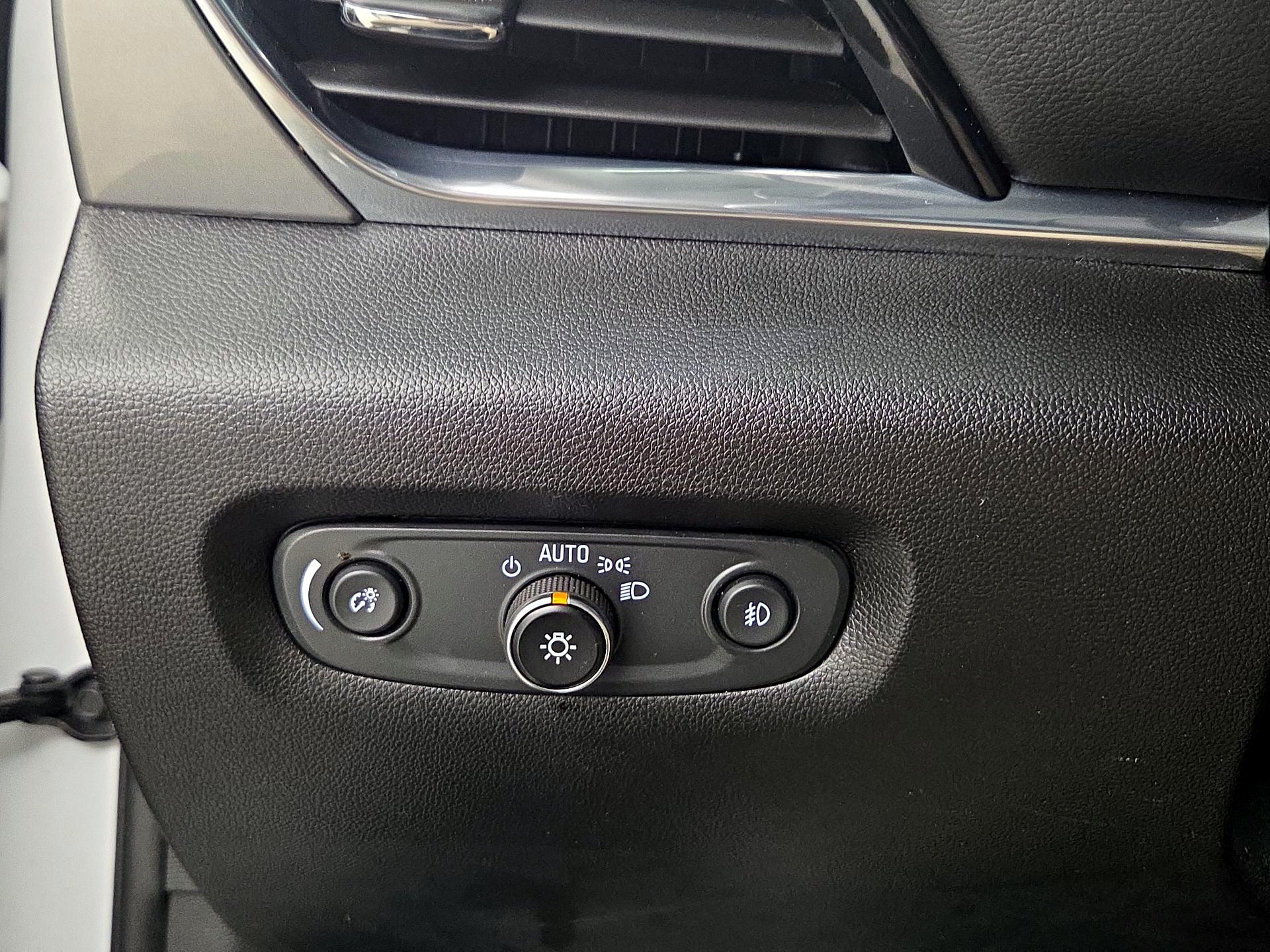 Thumbnail: 2021 Chevrolet Traverse - 13