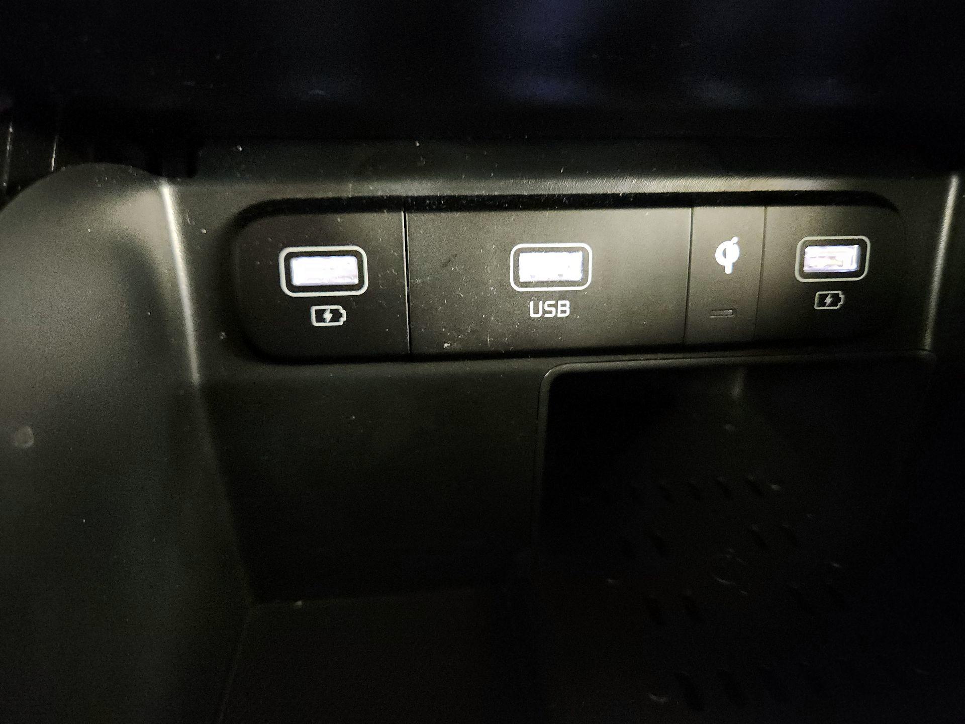 Thumbnail: 2023 Kia Sorento - 19