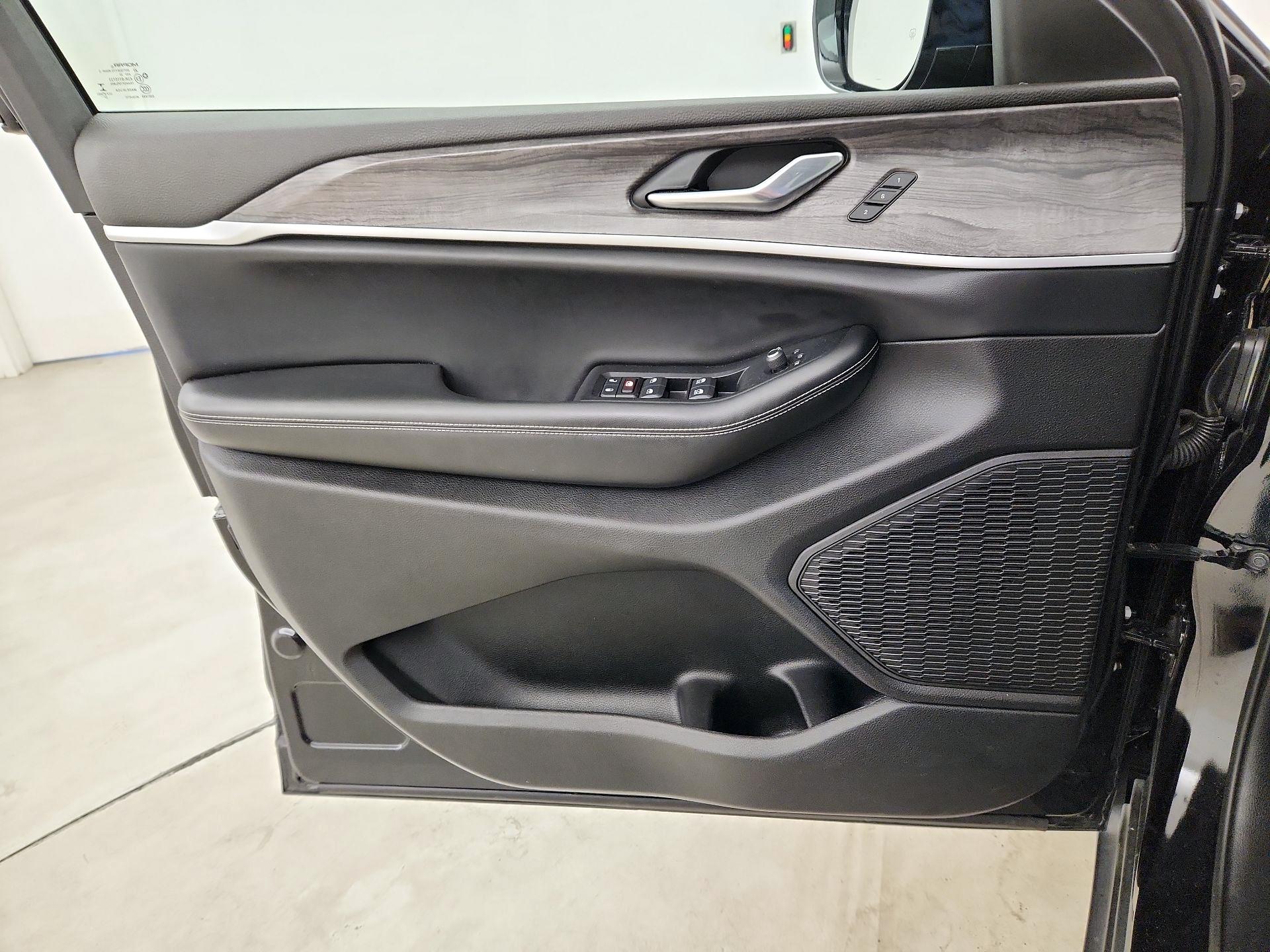 Thumbnail: 2023 Jeep Grand Cherokee - 10