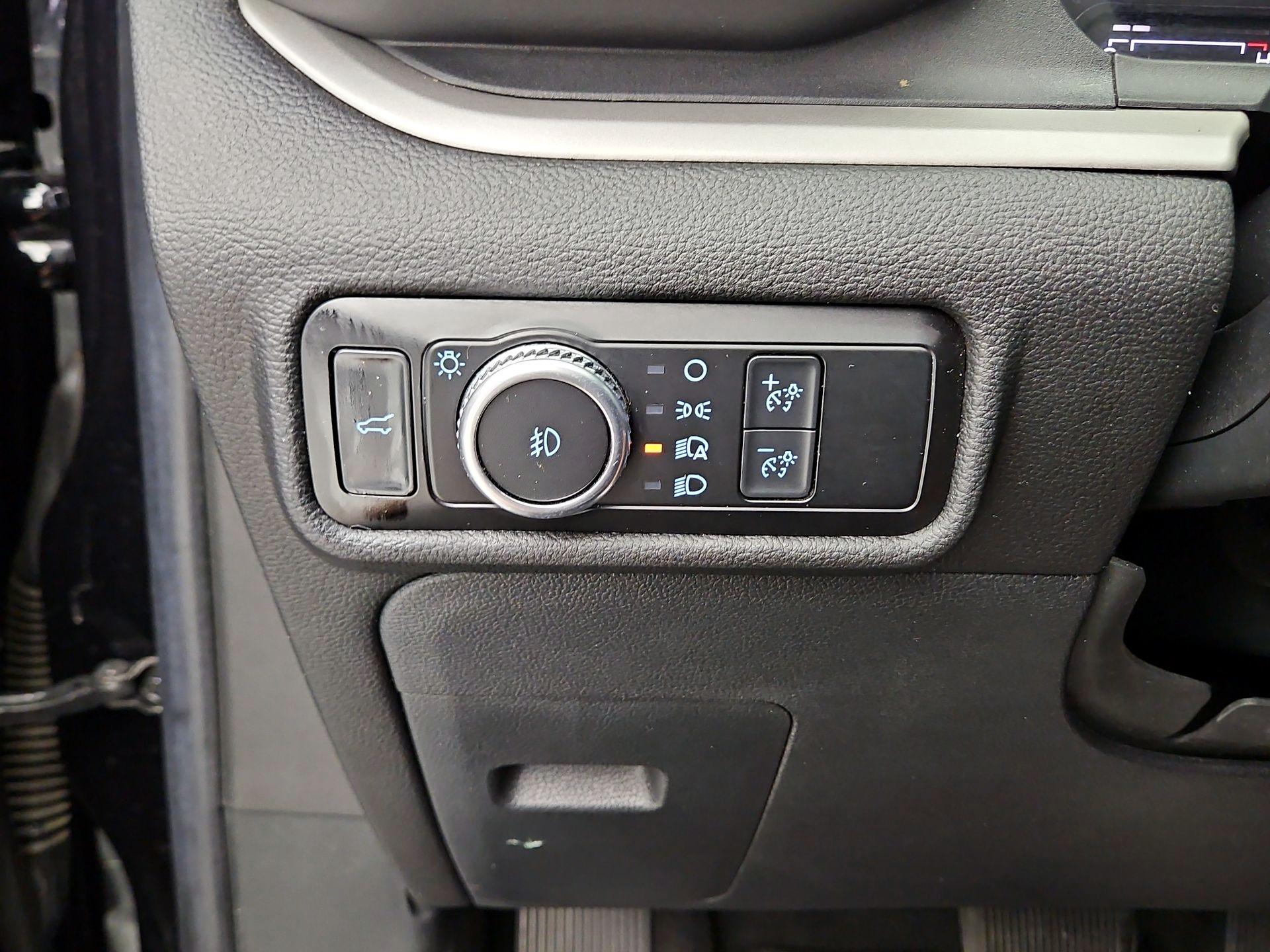 Thumbnail: 2022 Ford Explorer - 13