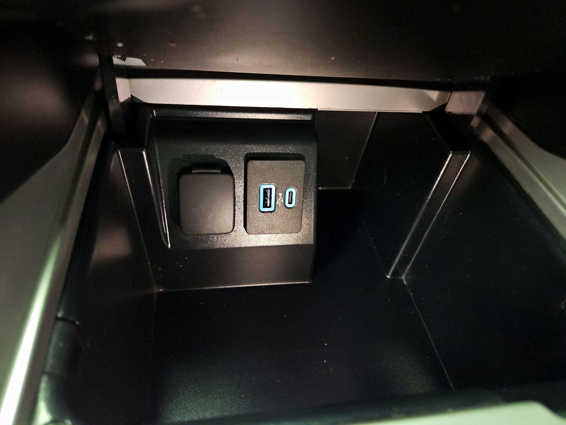 Thumbnail: 2022 Ford Explorer - 19