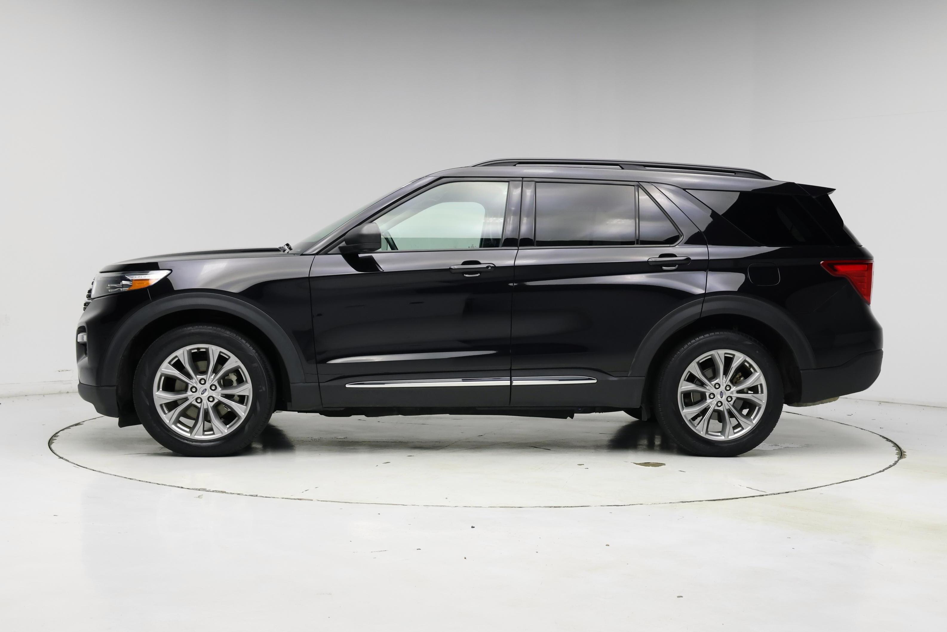 Thumbnail: 2022 Ford Explorer - 3