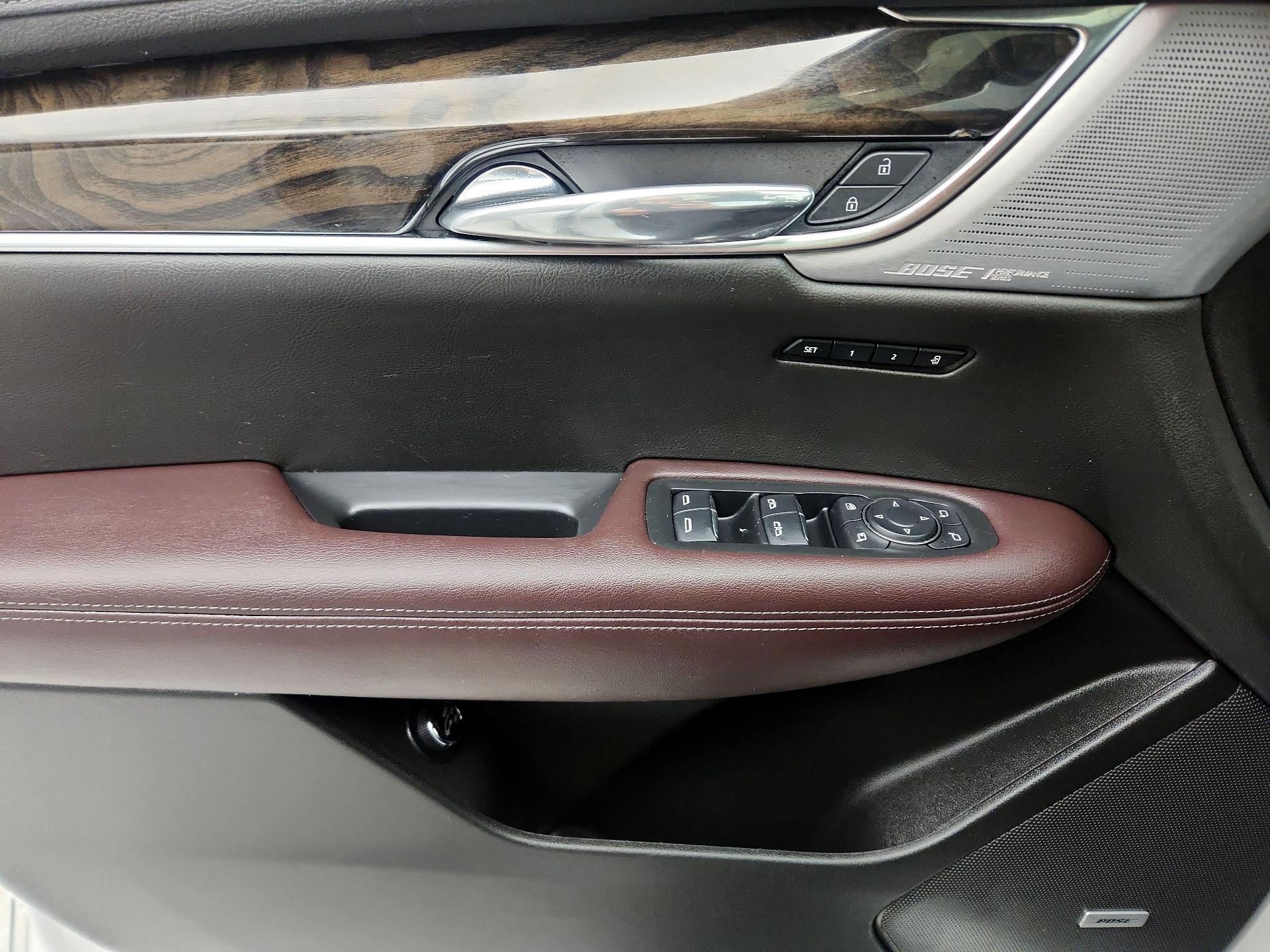 Thumbnail: 2022 Cadillac XT6 - 12