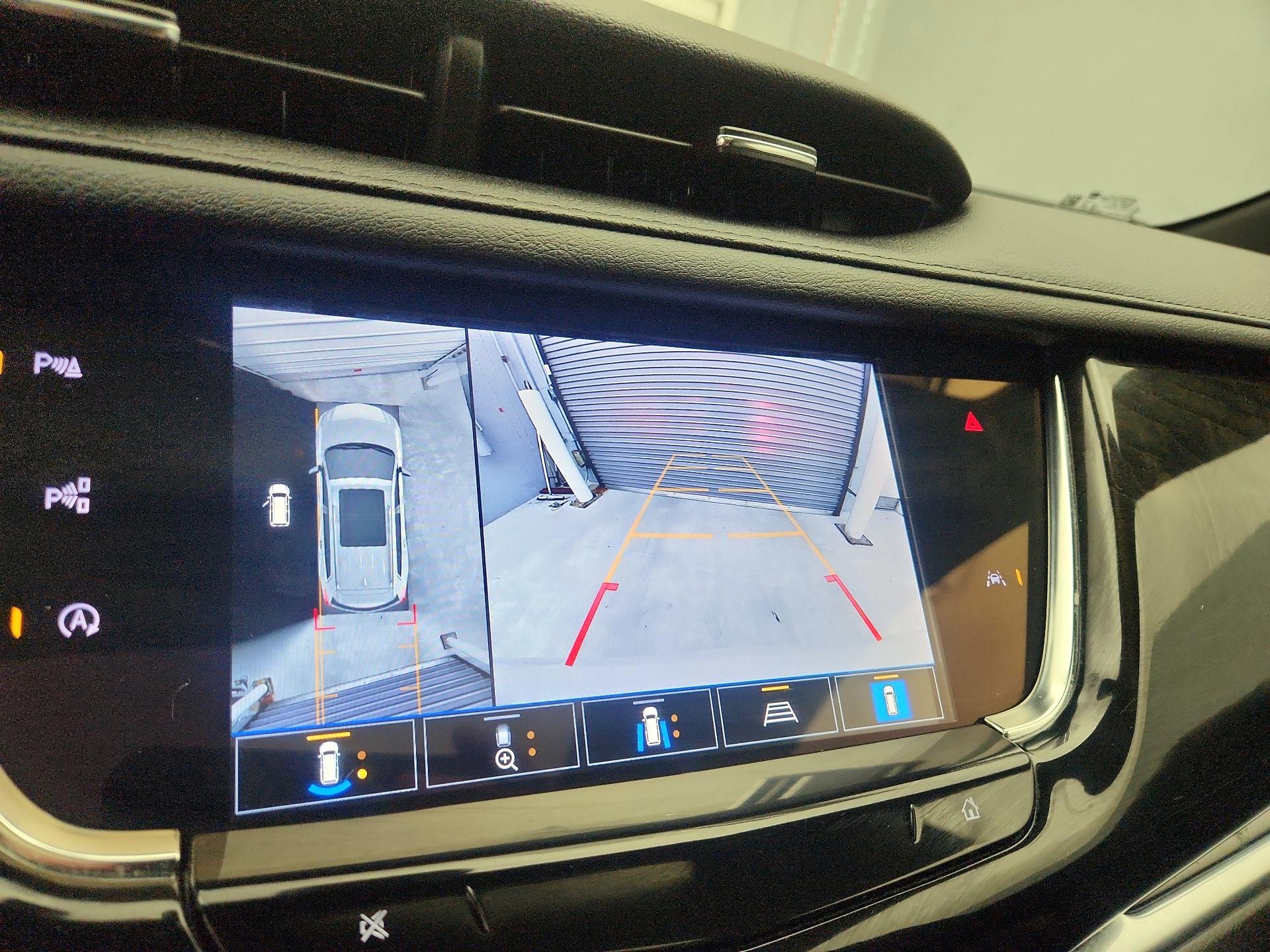 Thumbnail: 2022 Cadillac XT6 - 15