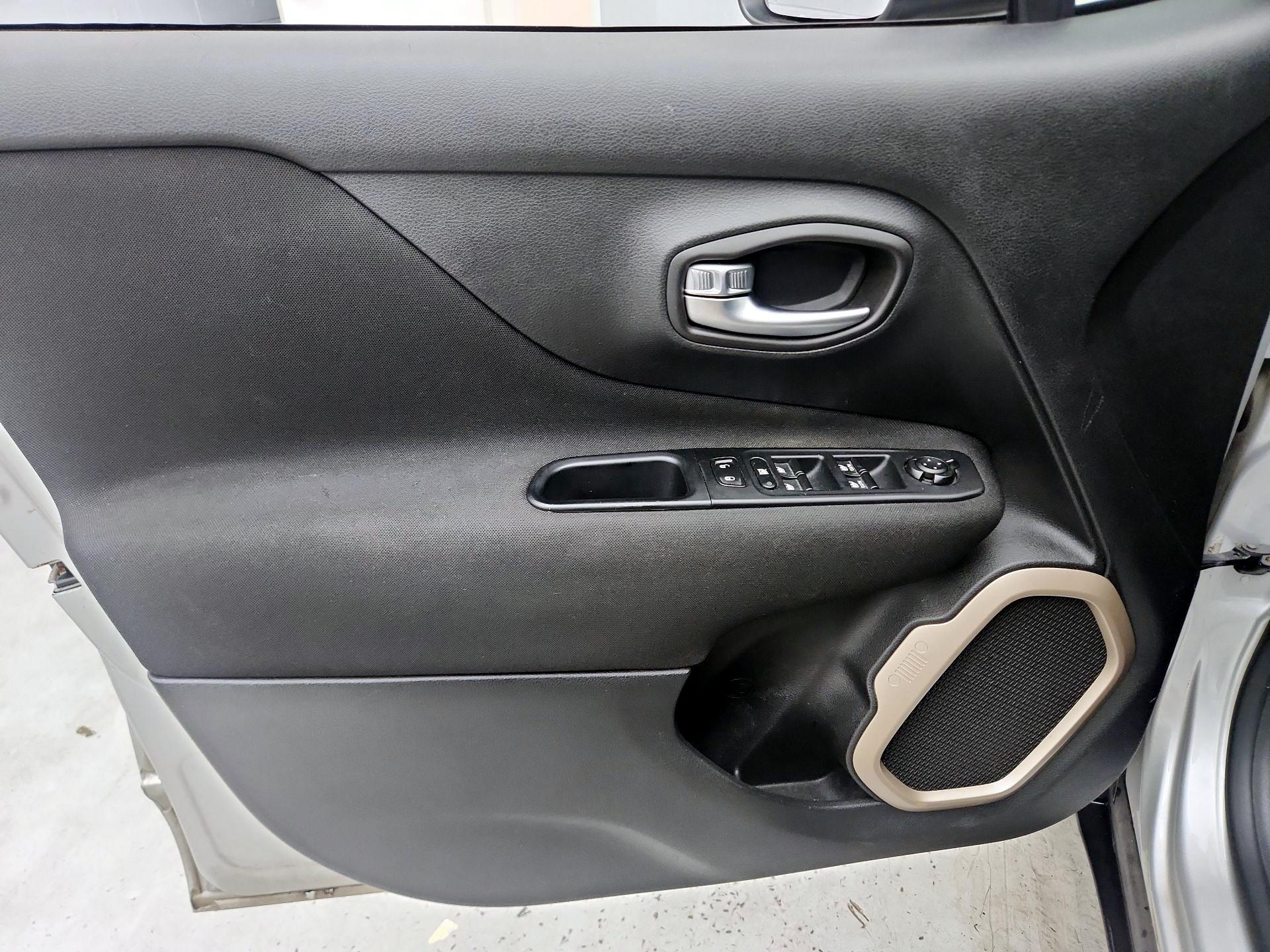 Thumbnail: 2017 Jeep Renegade - 12