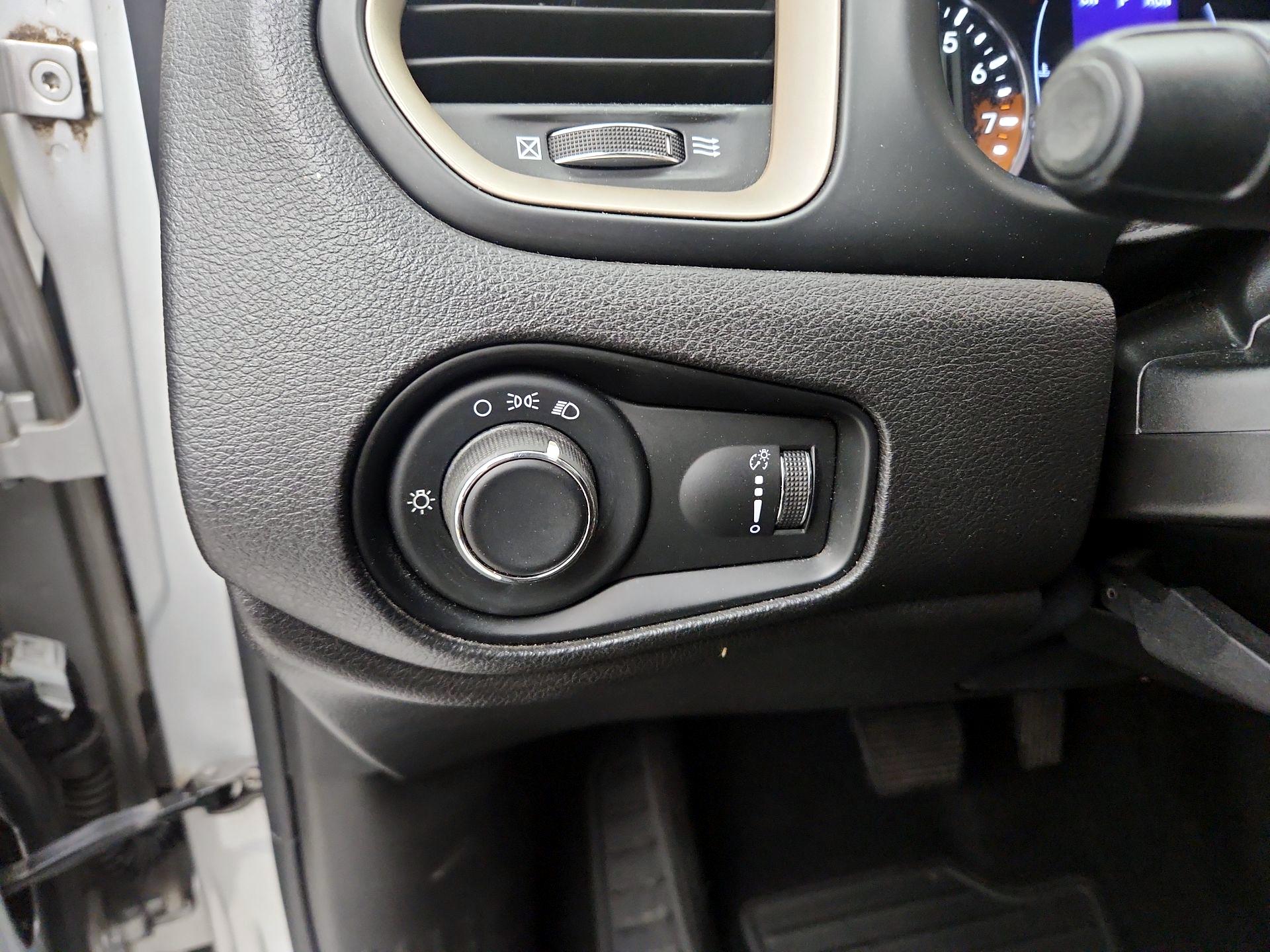 Thumbnail: 2017 Jeep Renegade - 13