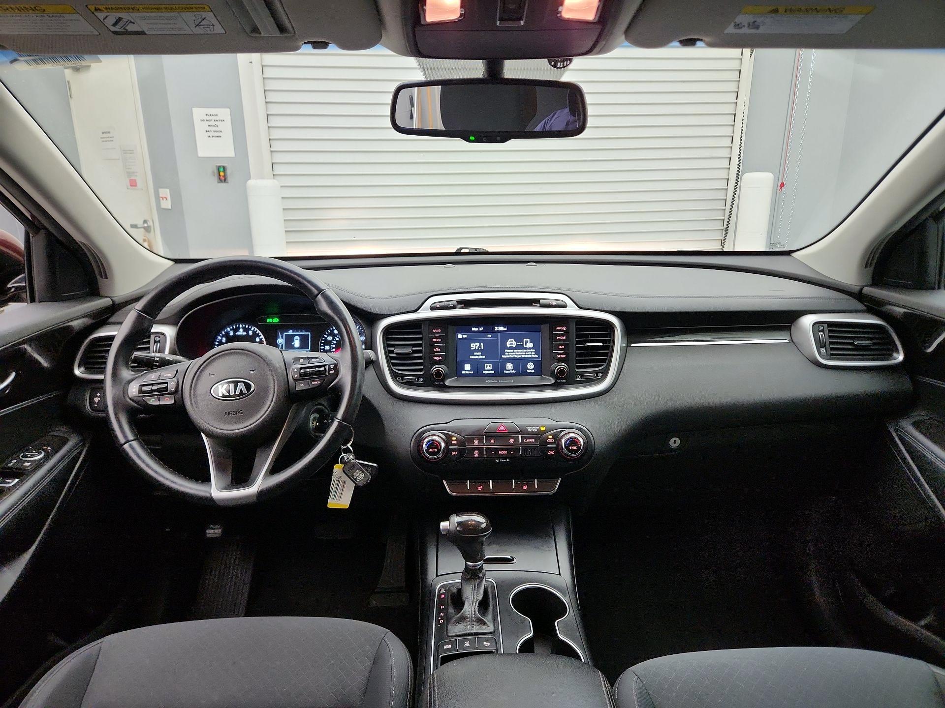 Thumbnail: 2017 Kia Sorento - 9