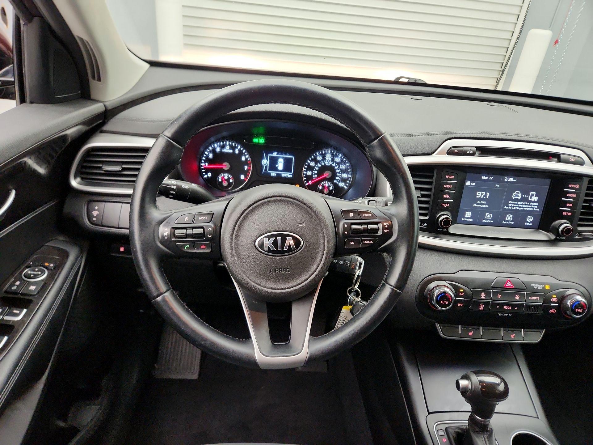 Thumbnail: 2017 Kia Sorento - 10