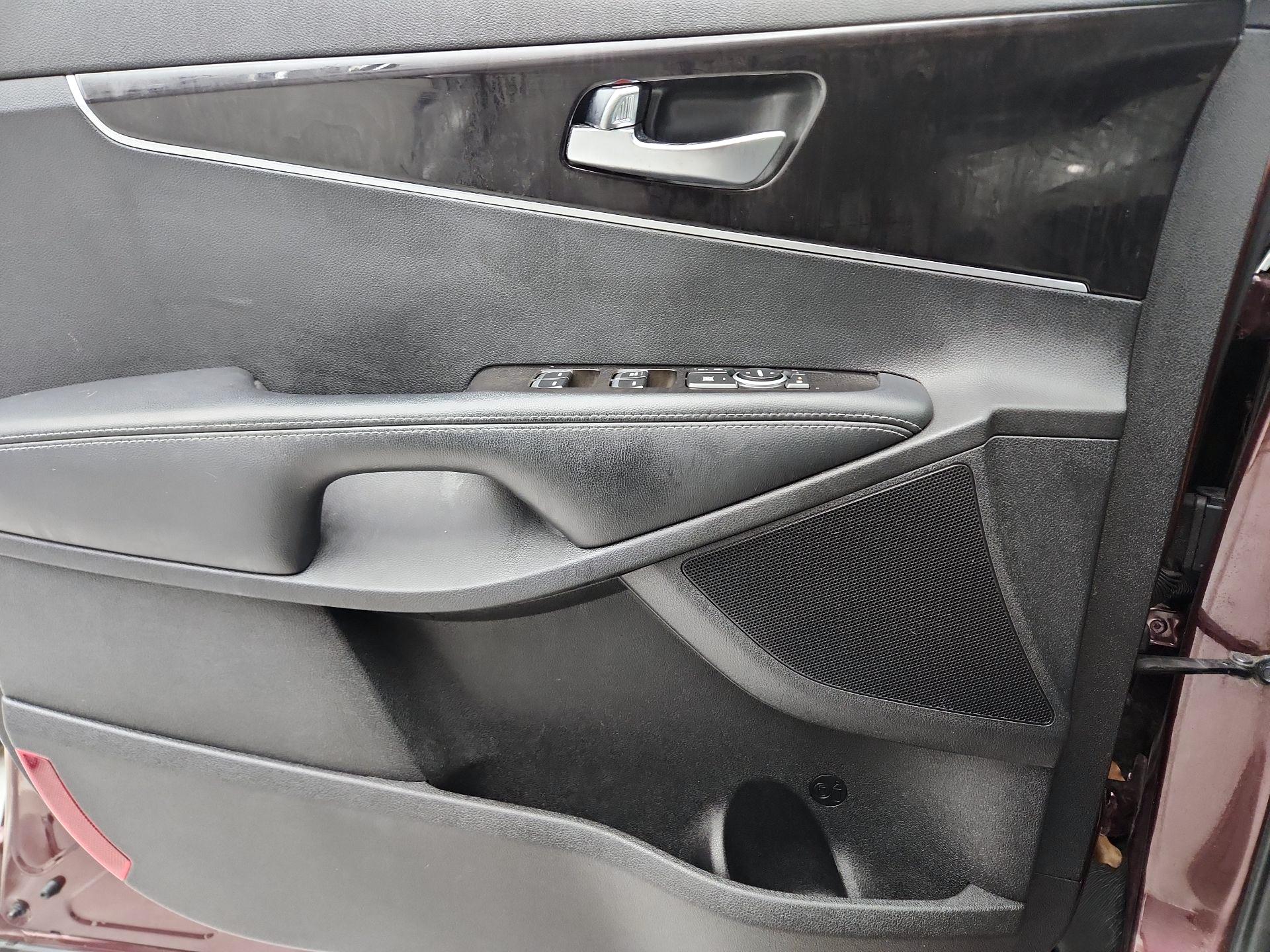 Thumbnail: 2017 Kia Sorento - 12