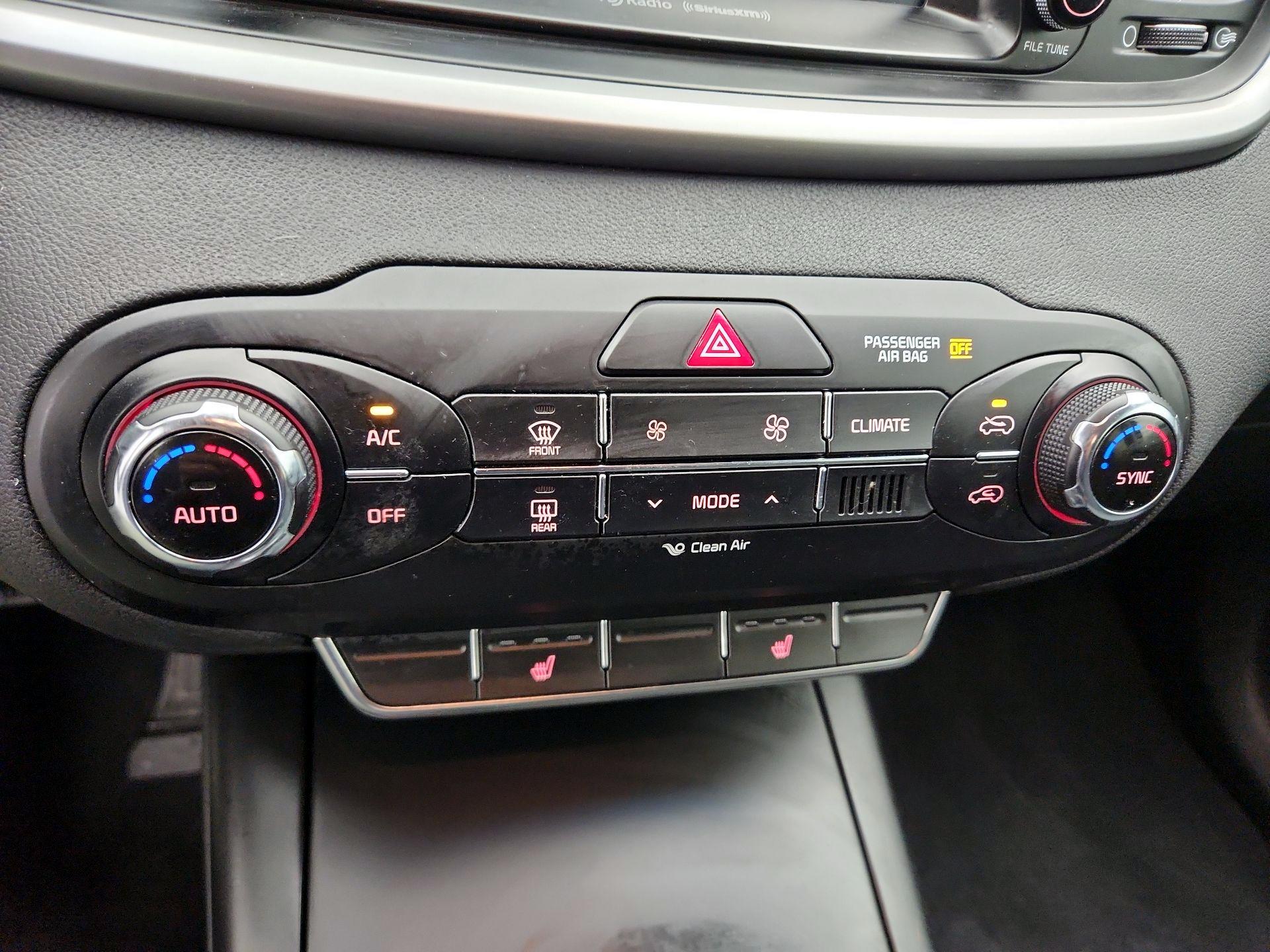 Thumbnail: 2017 Kia Sorento - 16