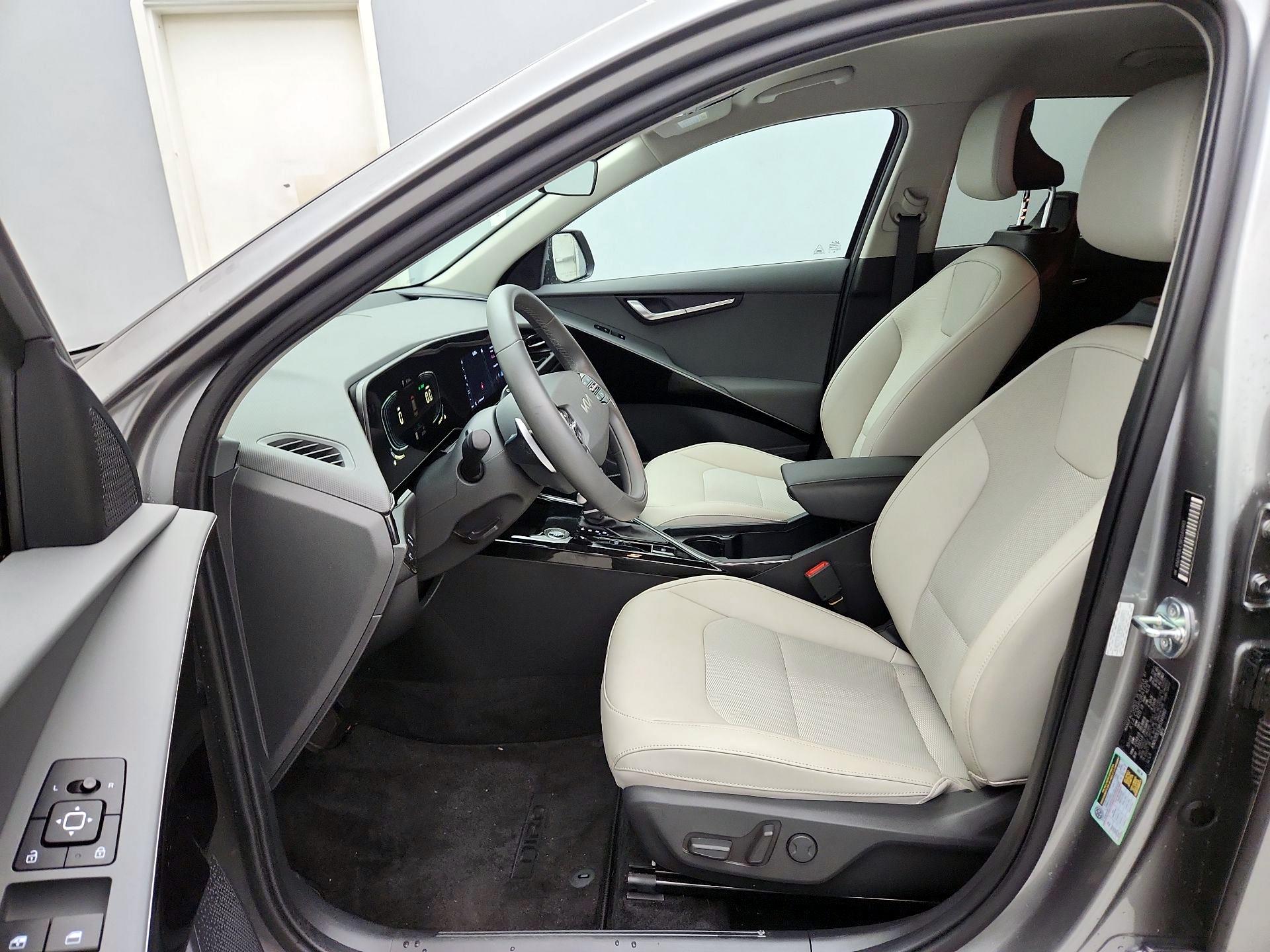 Thumbnail: 2024 Kia Niro - 11