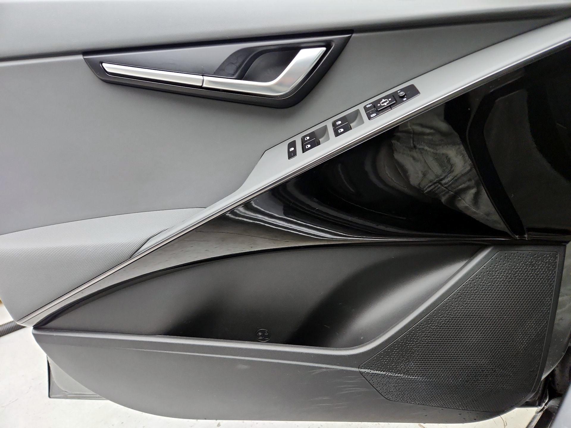 Thumbnail: 2024 Kia Niro - 12