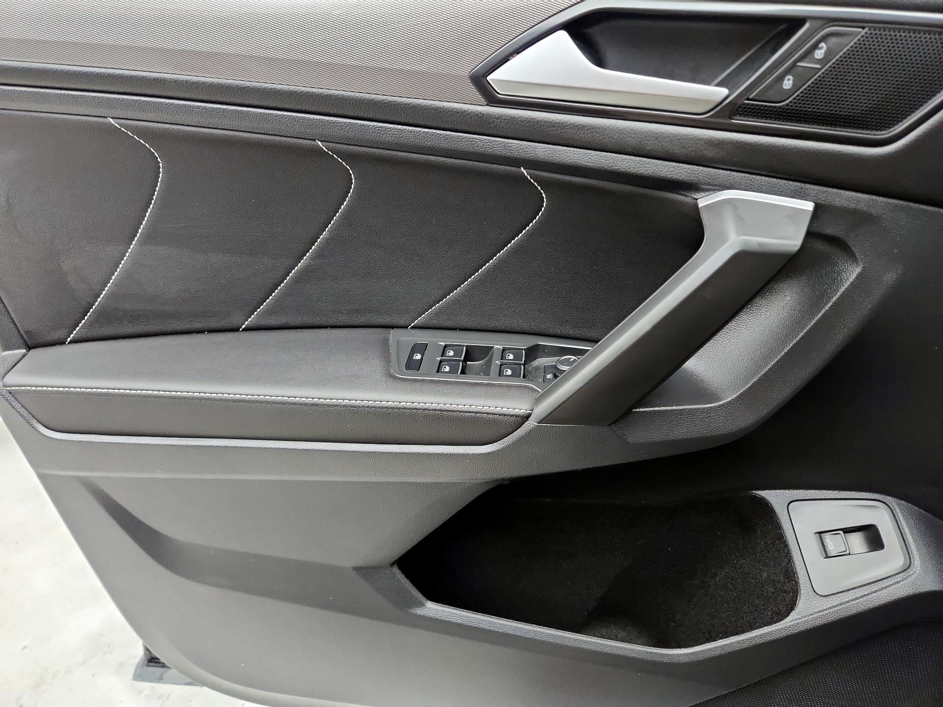 Thumbnail: 2024 Volkswagen Tiguan - 12