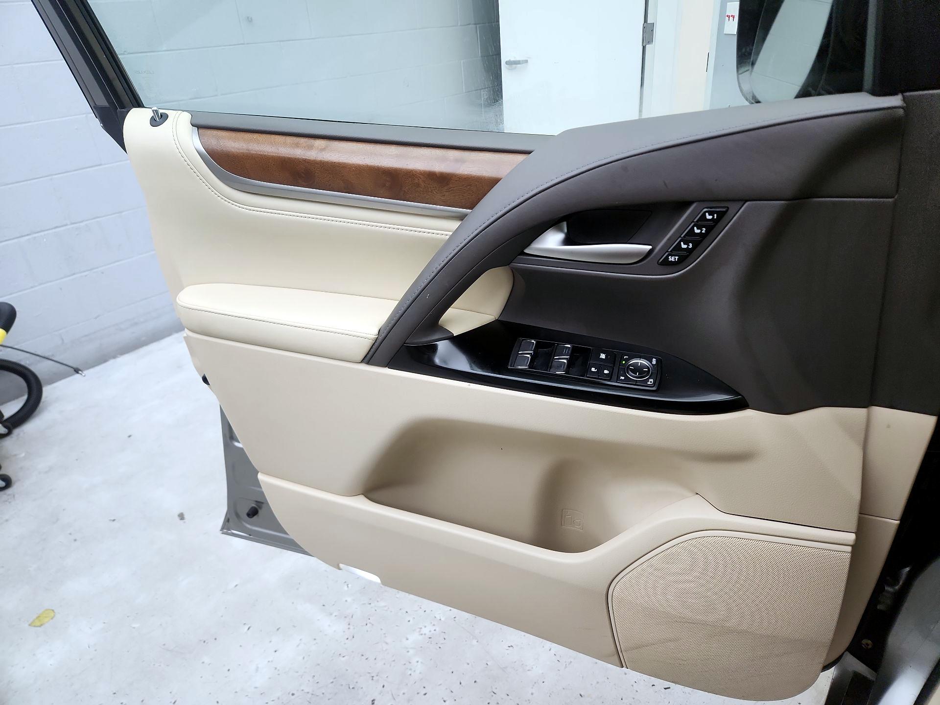 Thumbnail: 2019 Lexus LX - 12