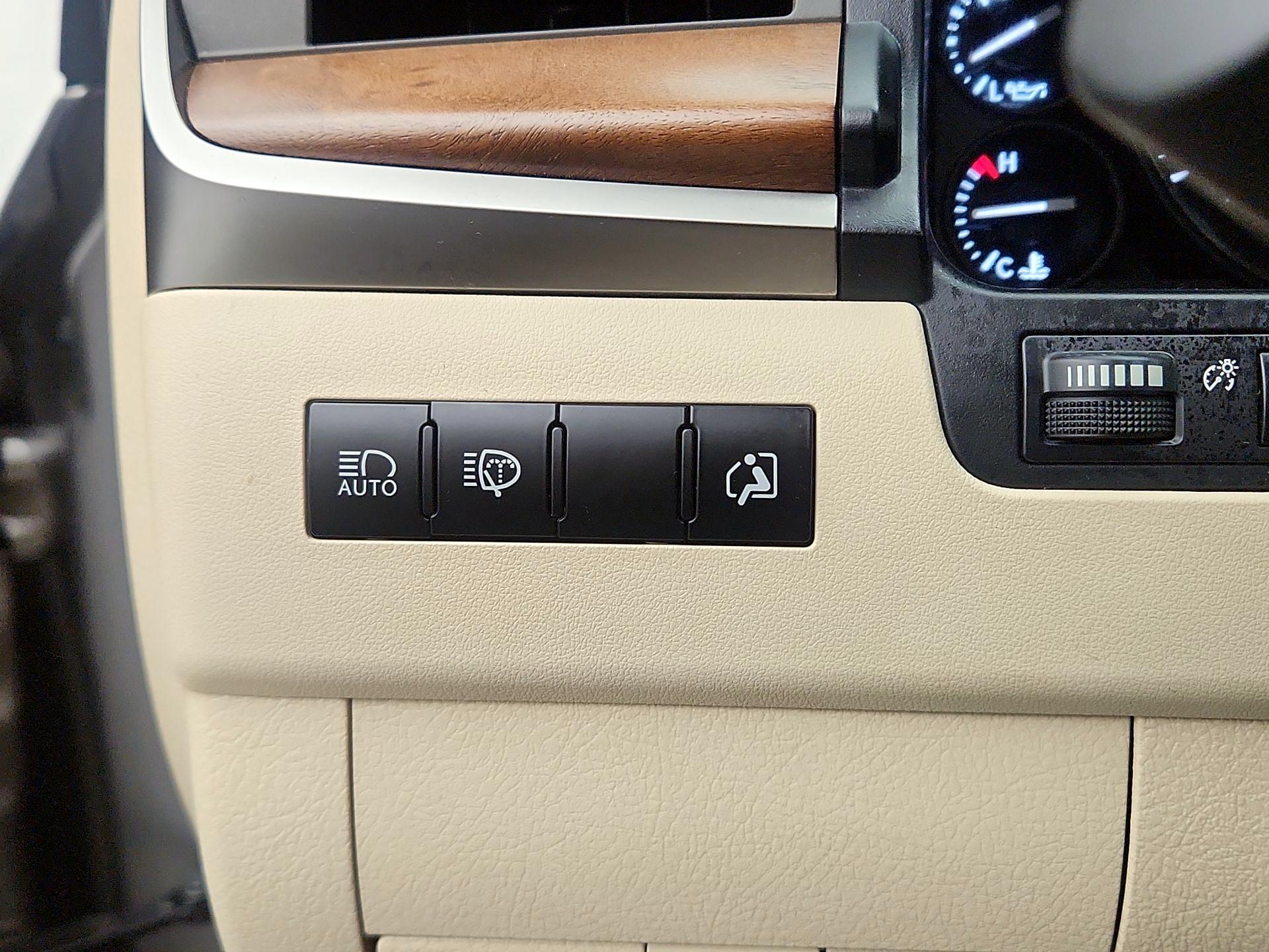 Thumbnail: 2019 Lexus LX - 13