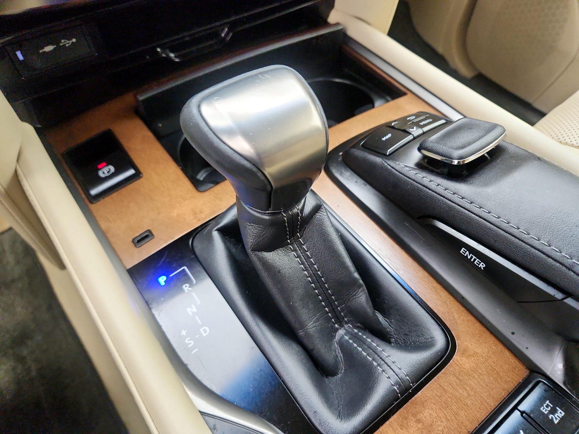 Thumbnail: 2019 Lexus LX - 17