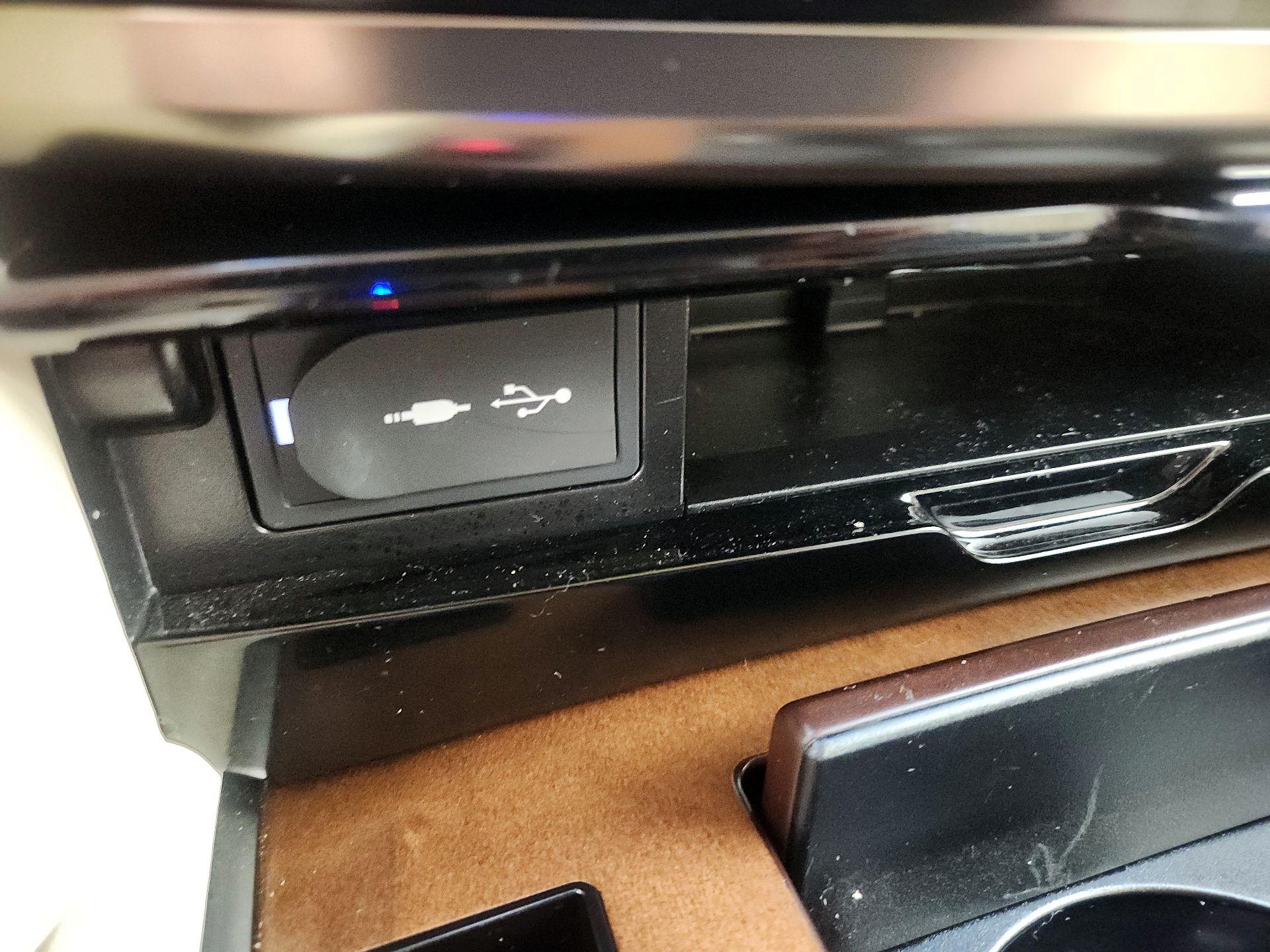 Thumbnail: 2019 Lexus LX - 18