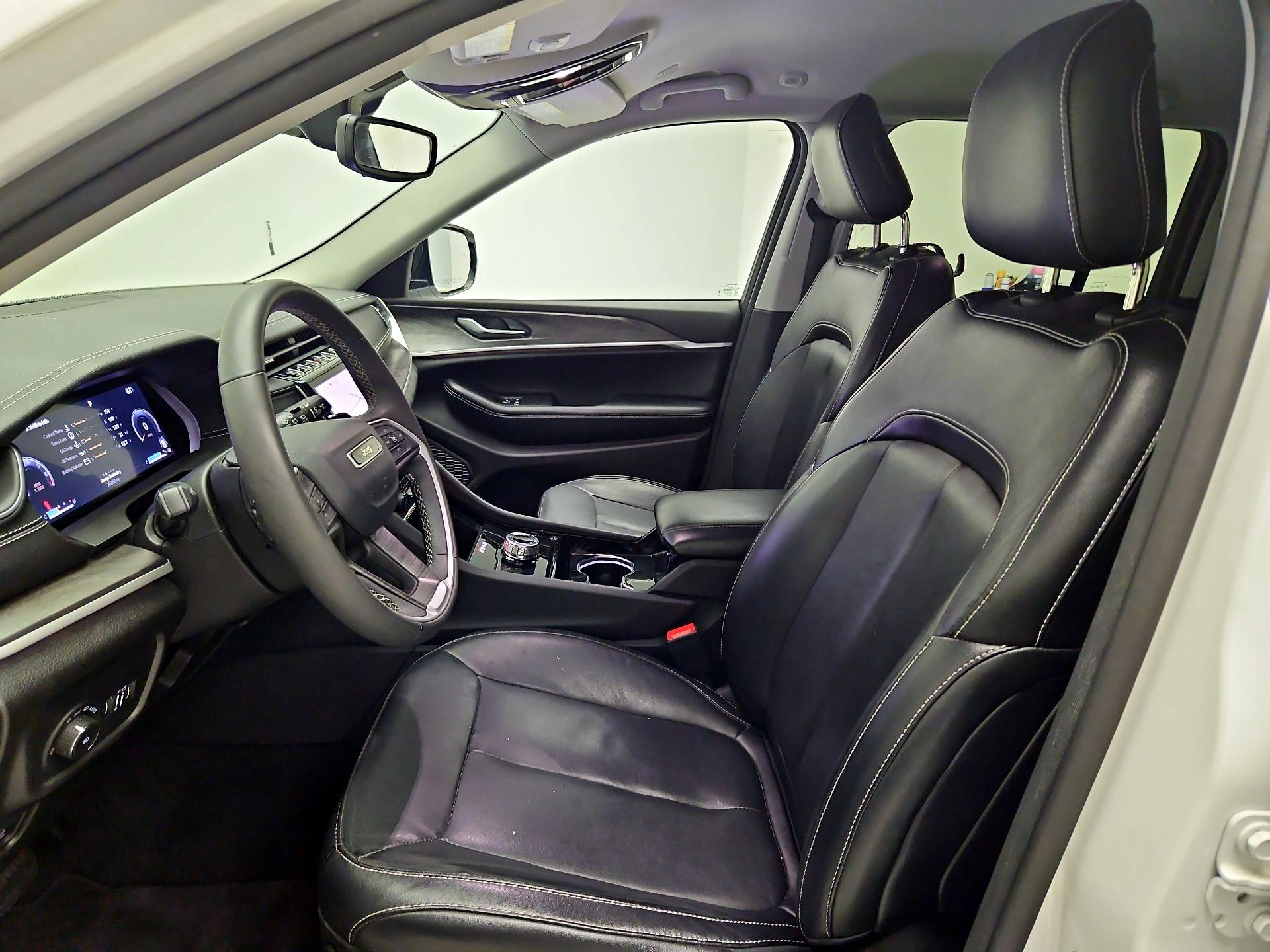 Thumbnail: 2023 Jeep Grand Cherokee - 11