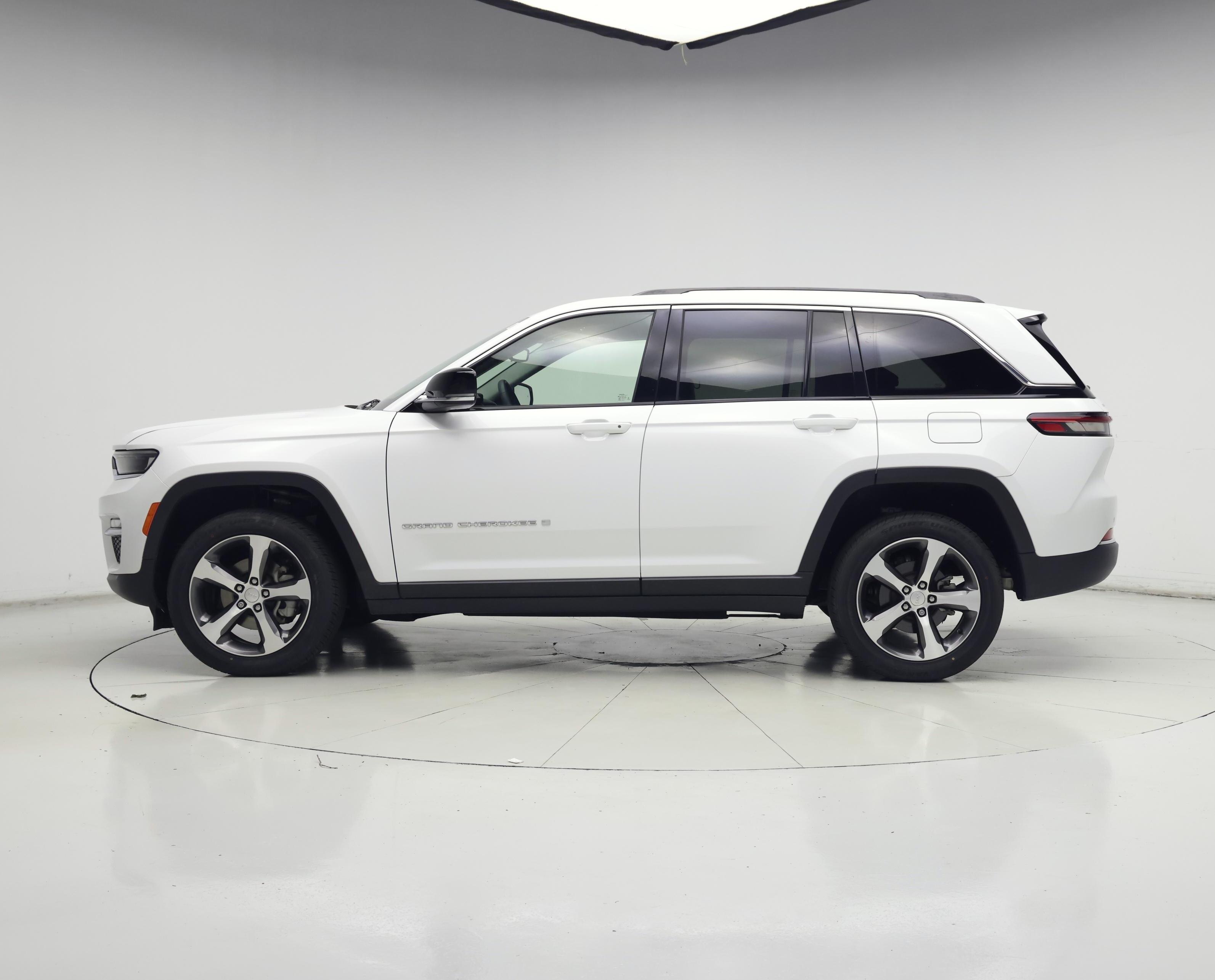 Thumbnail: 2023 Jeep Grand Cherokee - 3