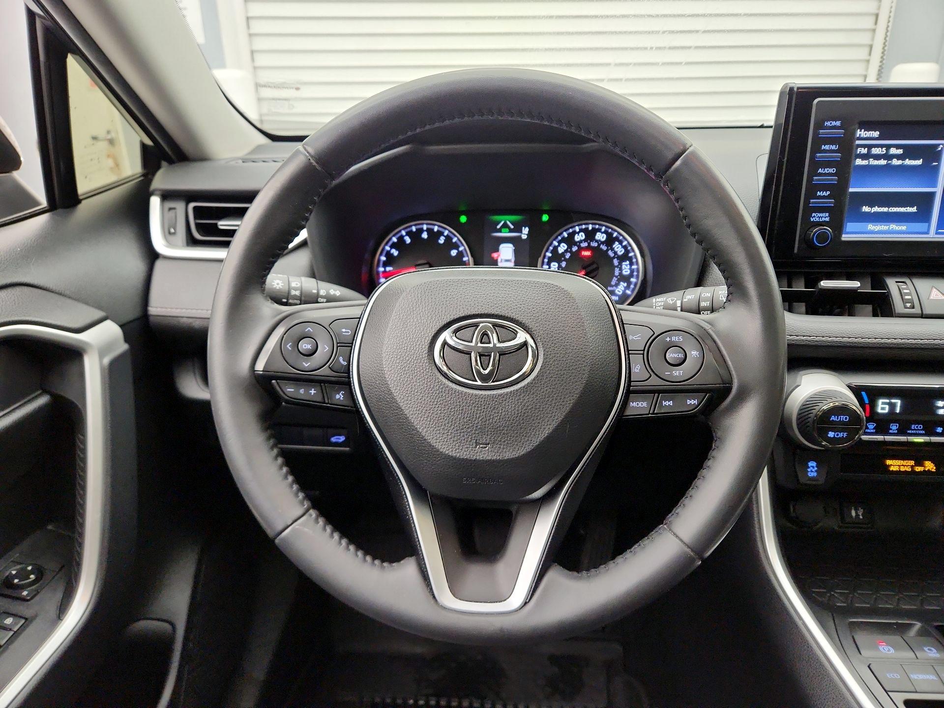 Thumbnail: 2019 Toyota RAV4 - 10