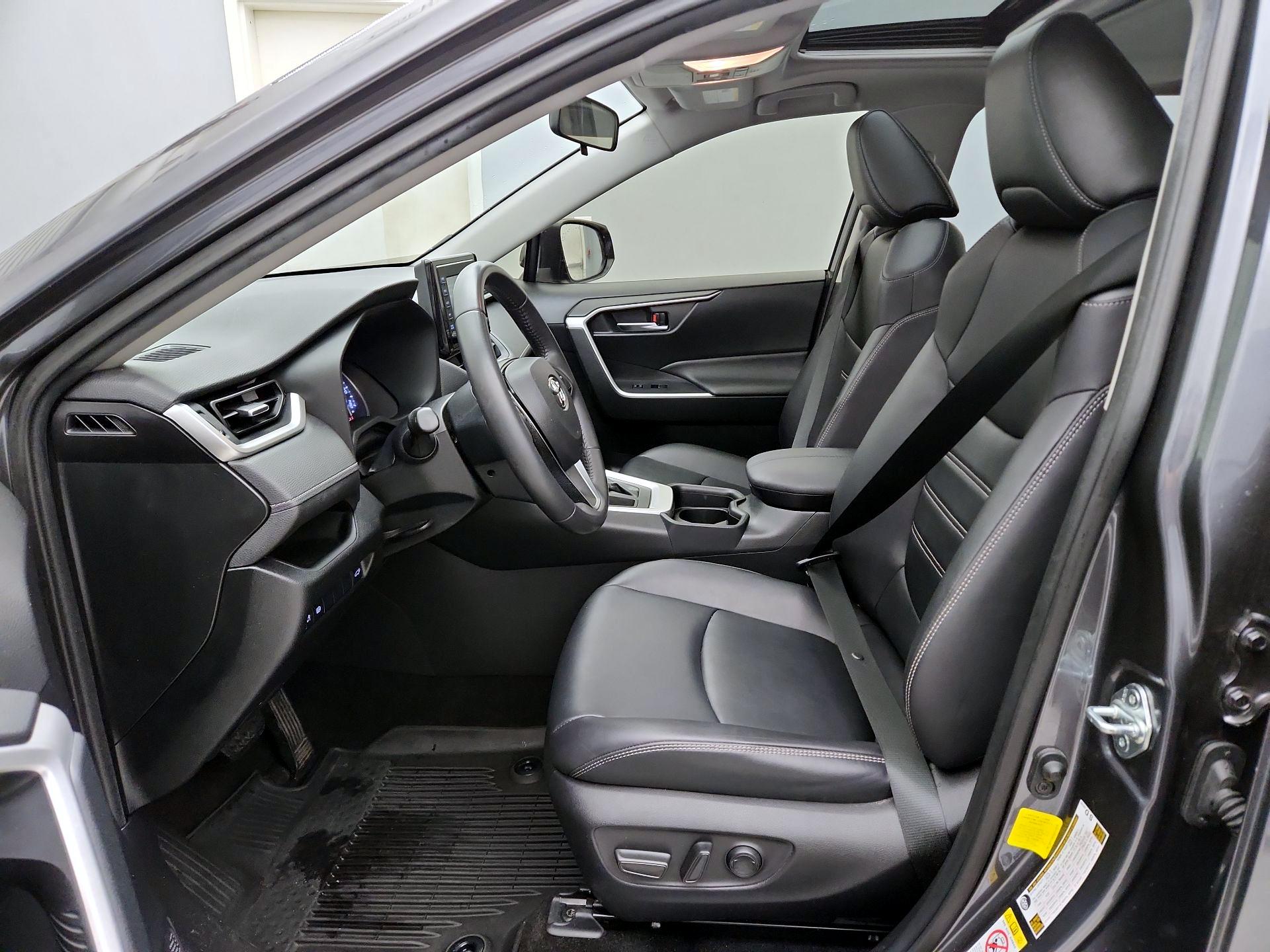 Thumbnail: 2019 Toyota RAV4 - 11