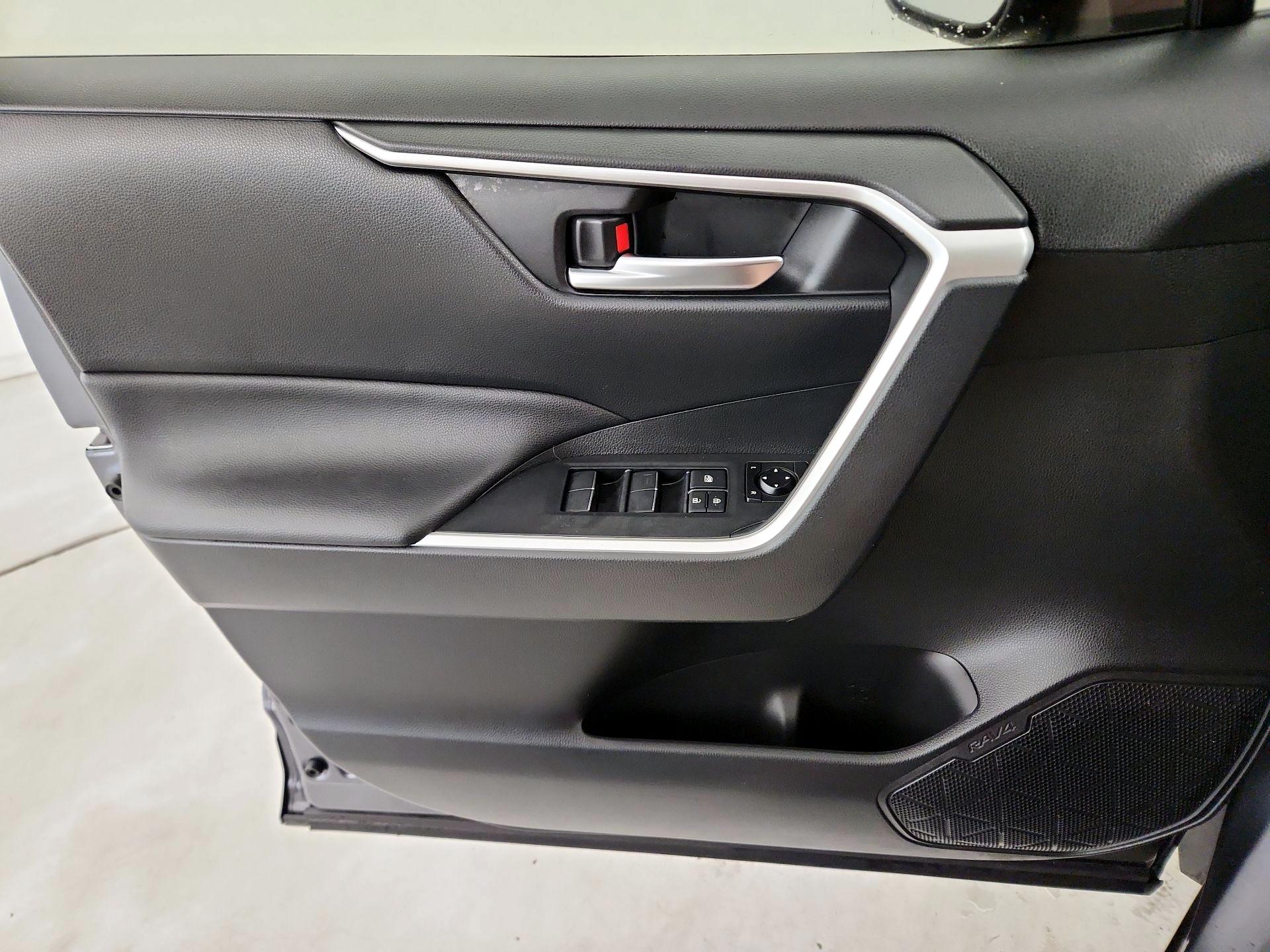 Thumbnail: 2019 Toyota RAV4 - 12