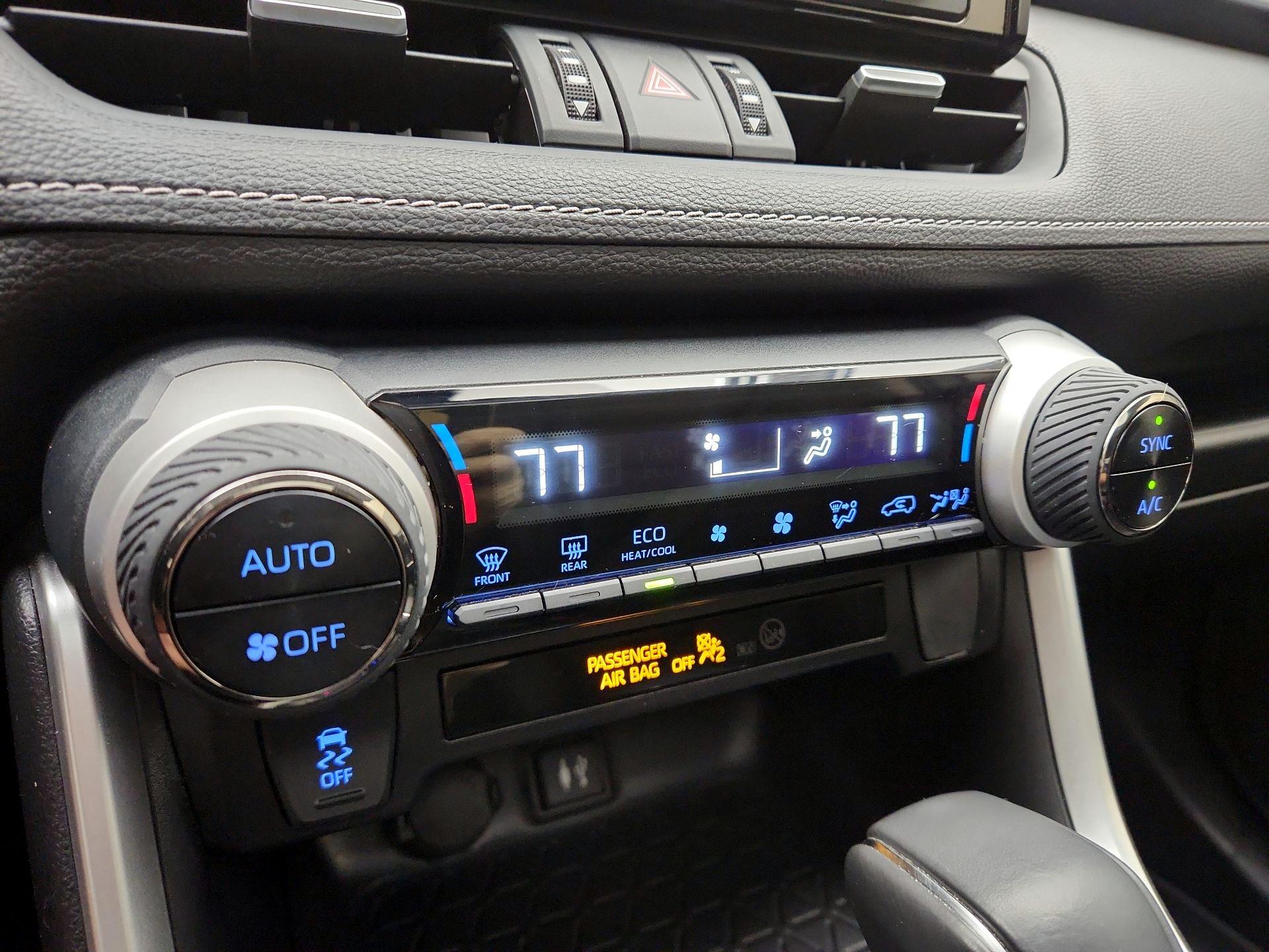 Thumbnail: 2019 Toyota RAV4 - 16