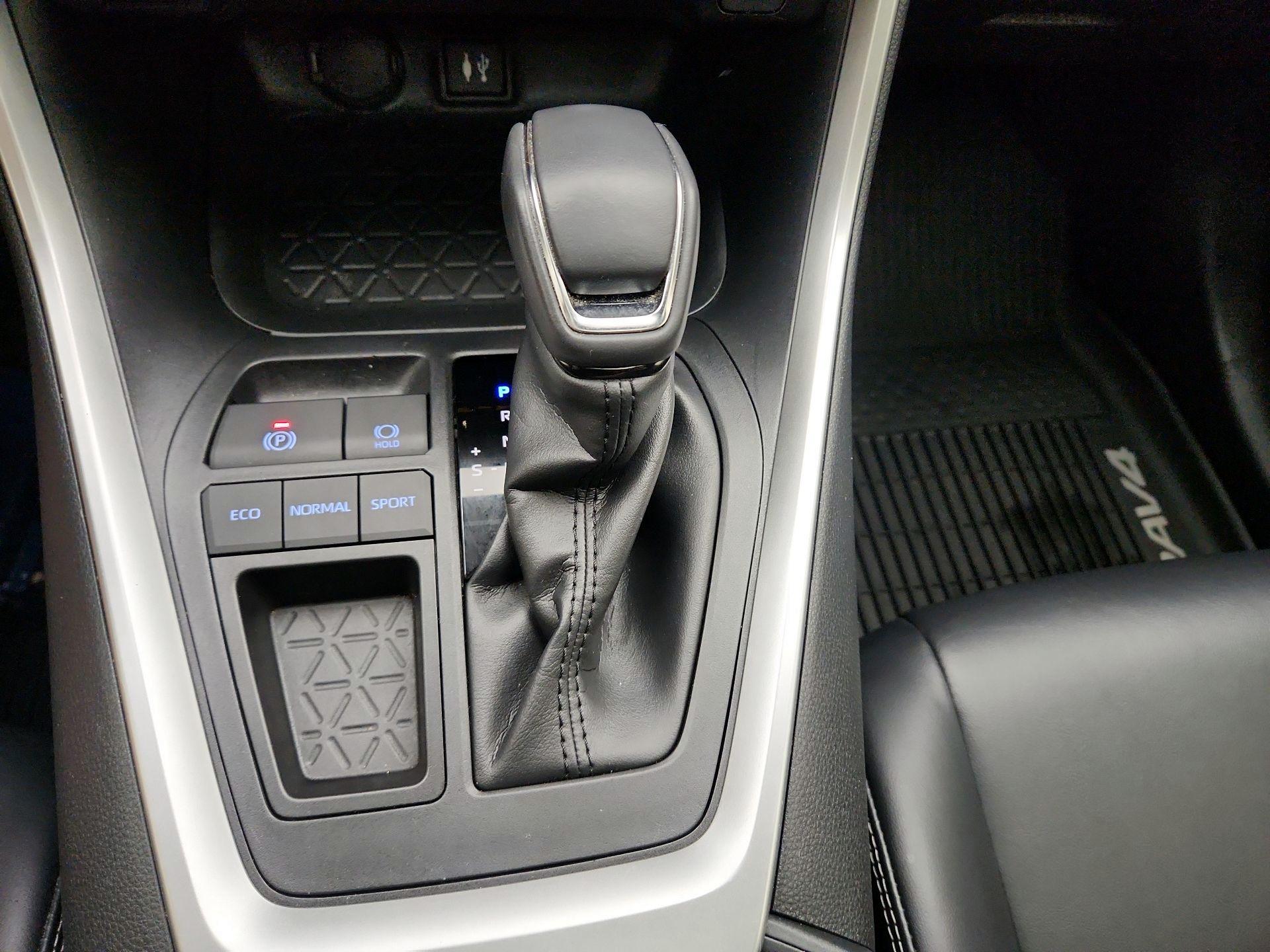 Thumbnail: 2019 Toyota RAV4 - 17