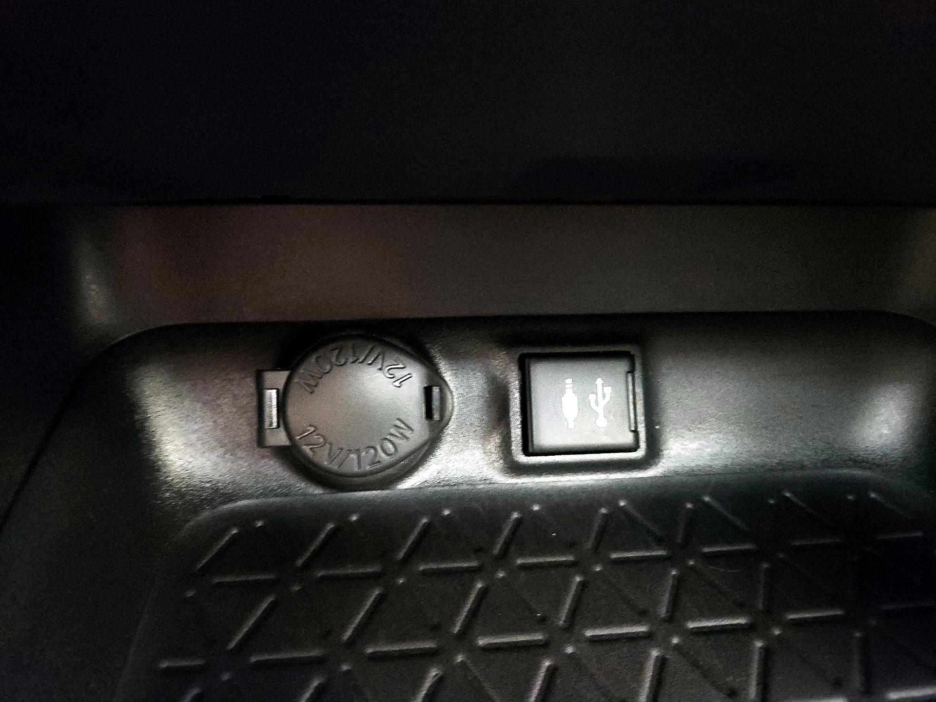 Thumbnail: 2019 Toyota RAV4 - 18