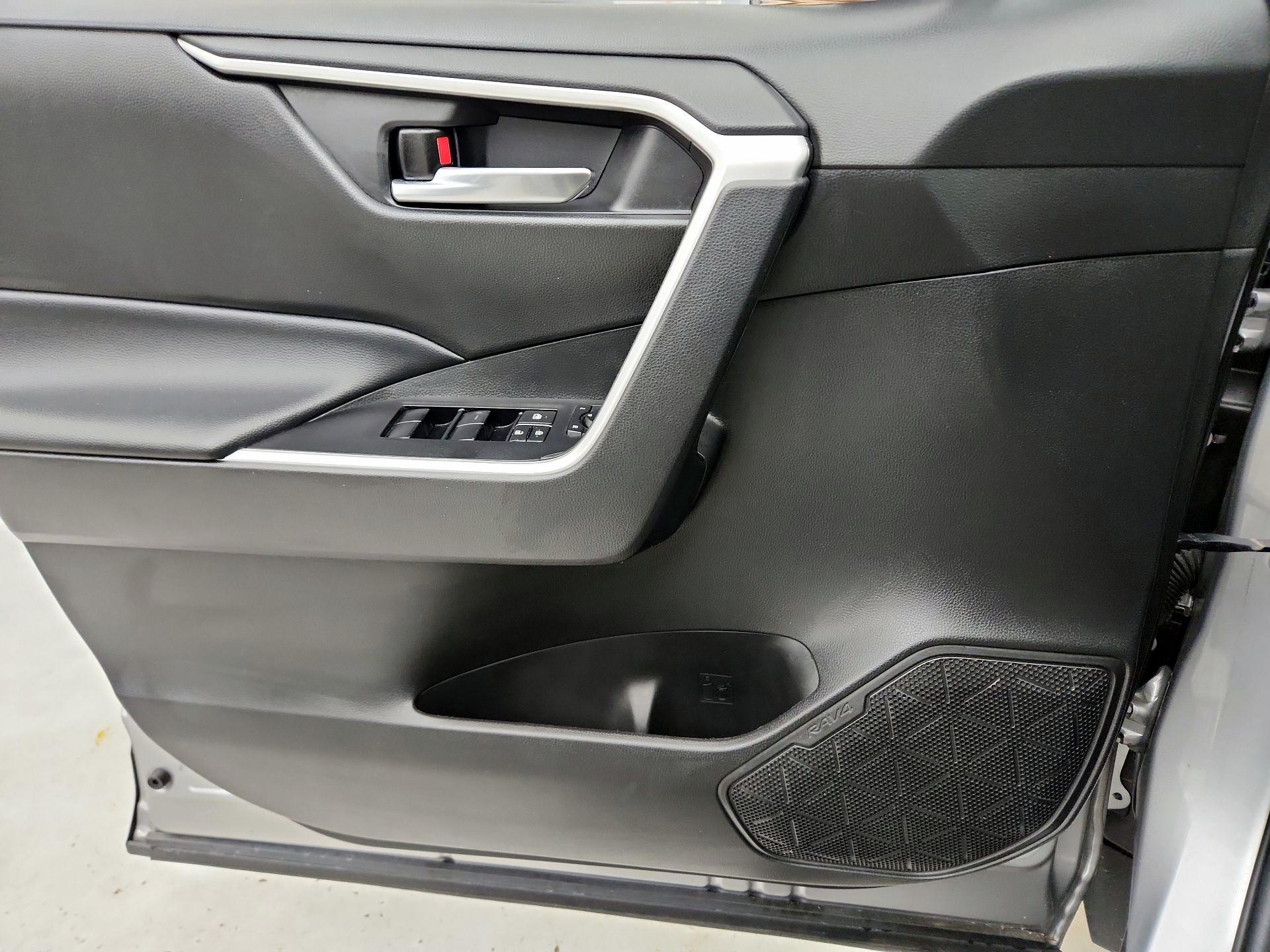 Thumbnail: 2021 Toyota RAV4 - 12