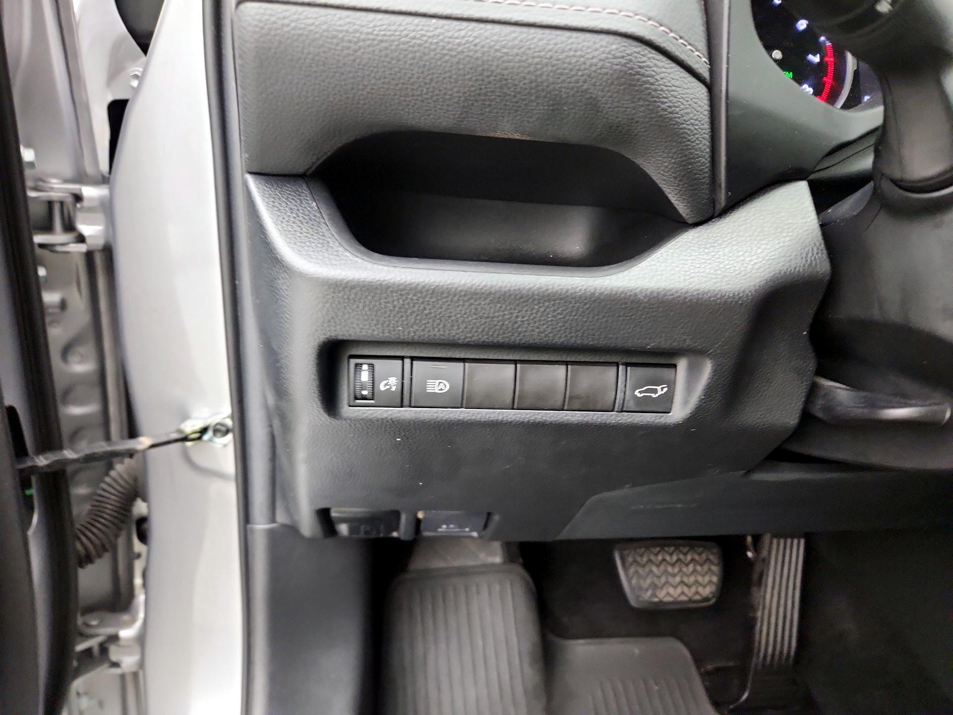 Thumbnail: 2021 Toyota RAV4 - 13