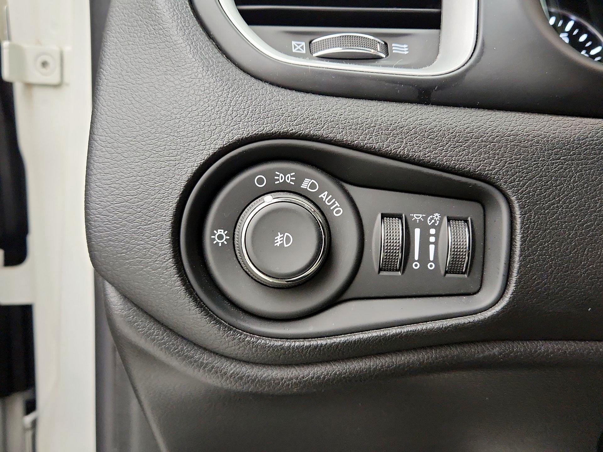 Thumbnail: 2020 Jeep Renegade - 13