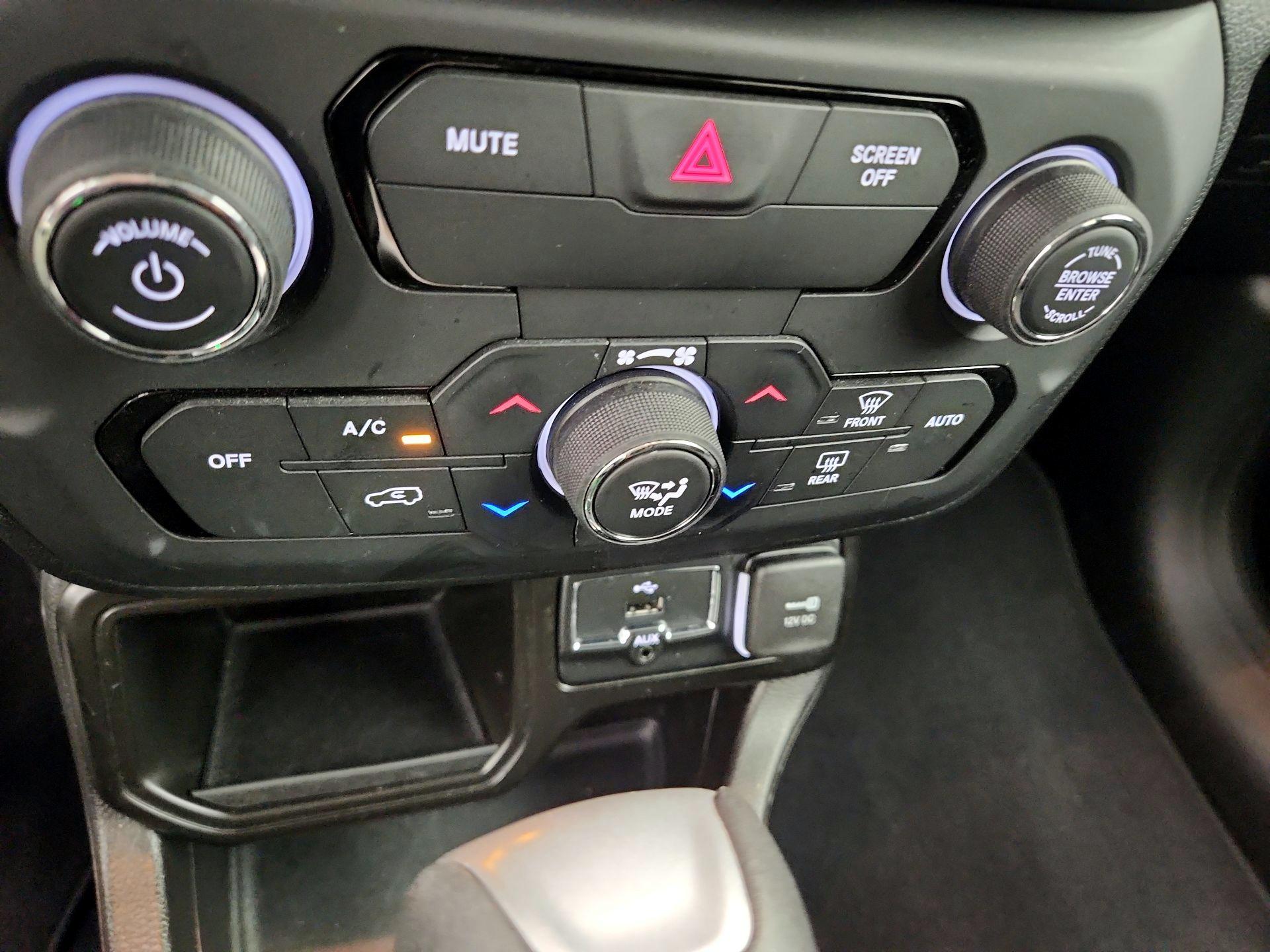 Thumbnail: 2020 Jeep Renegade - 16