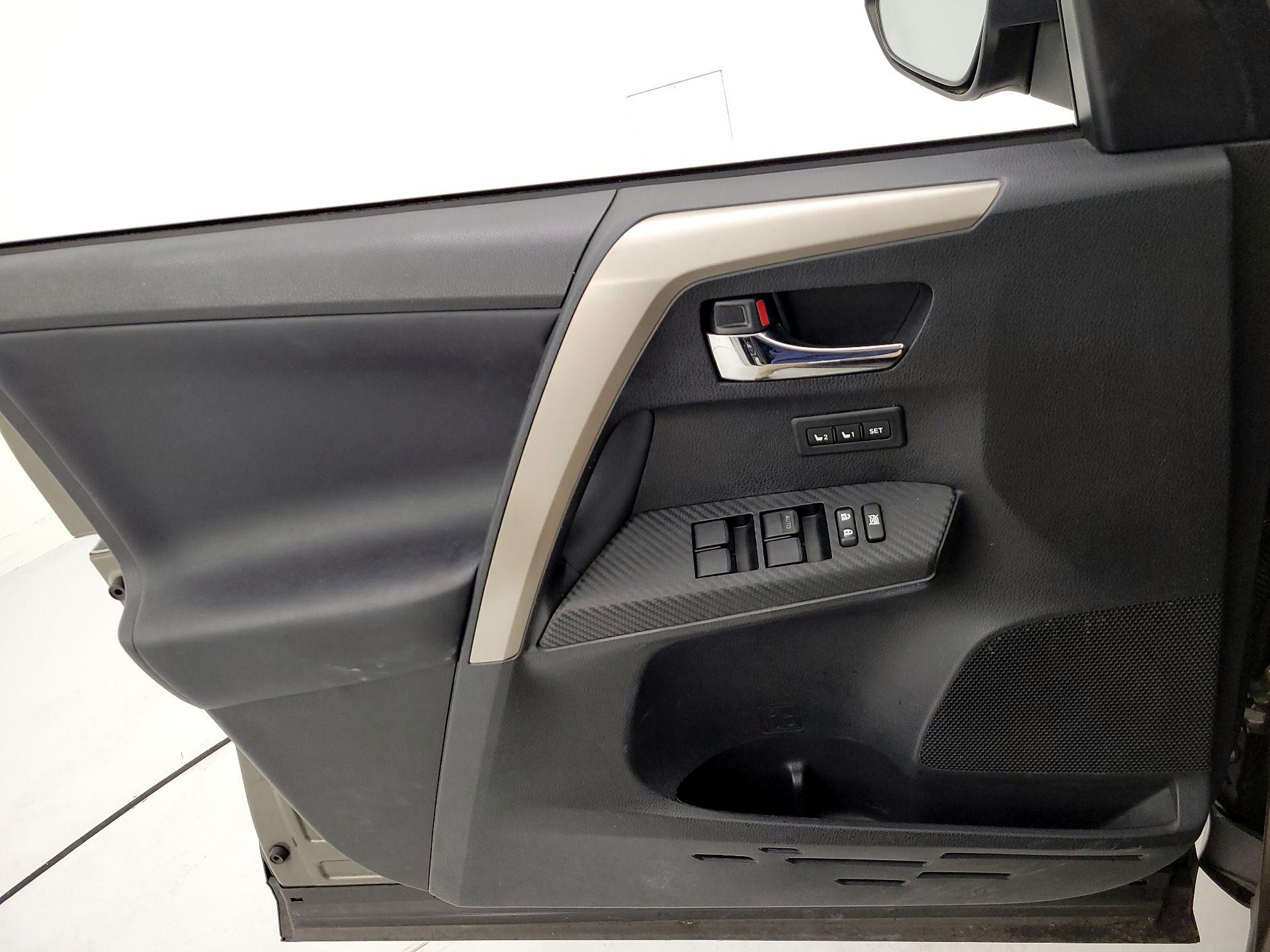 Thumbnail: 2014 Toyota RAV4 - 12