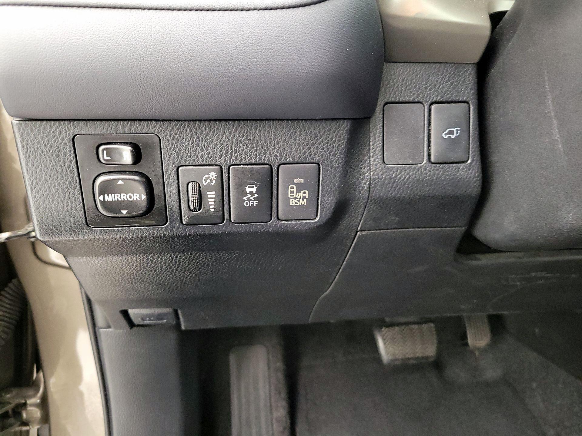 Thumbnail: 2014 Toyota RAV4 - 13