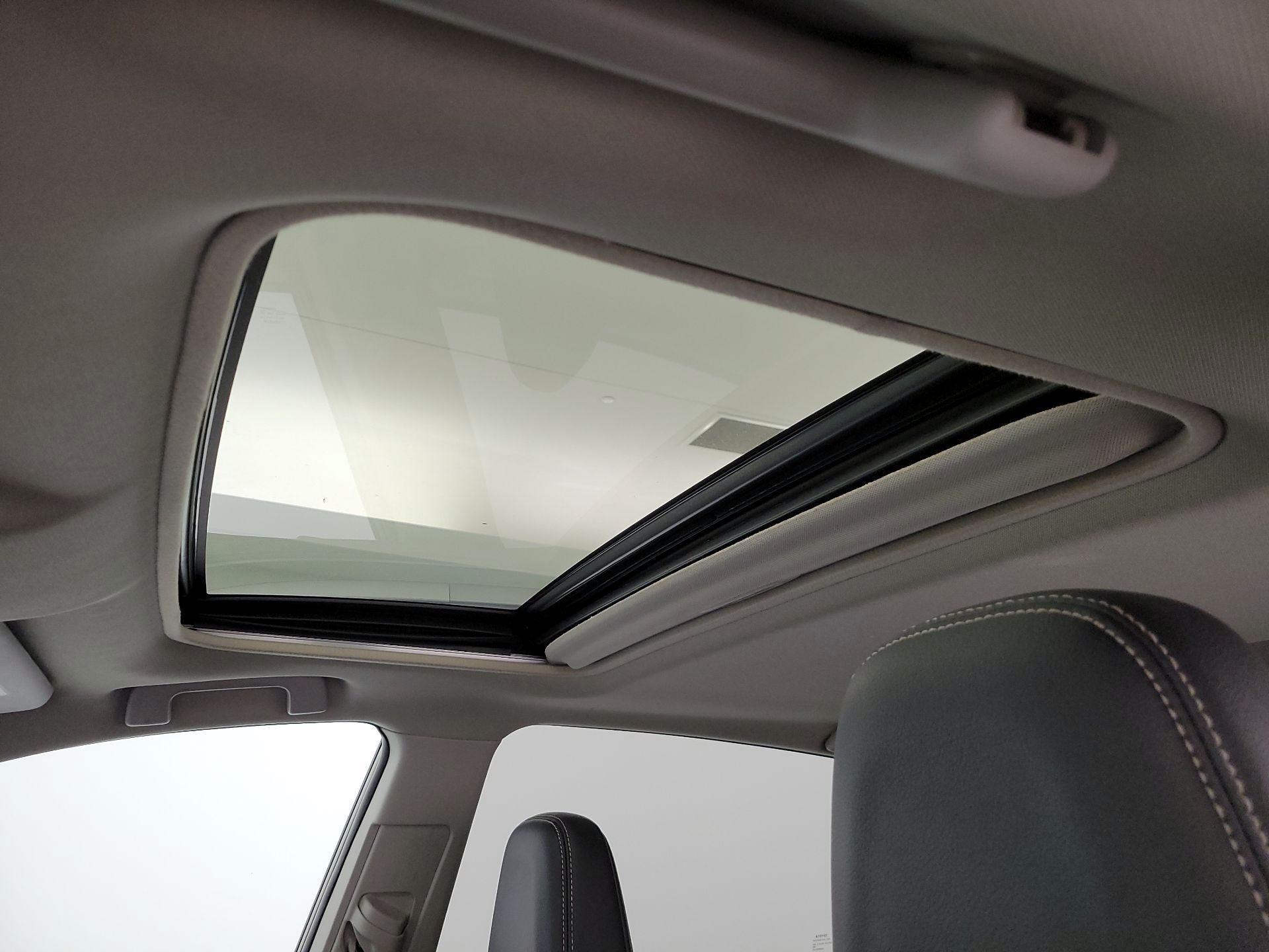 Thumbnail: 2014 Toyota RAV4 - 19