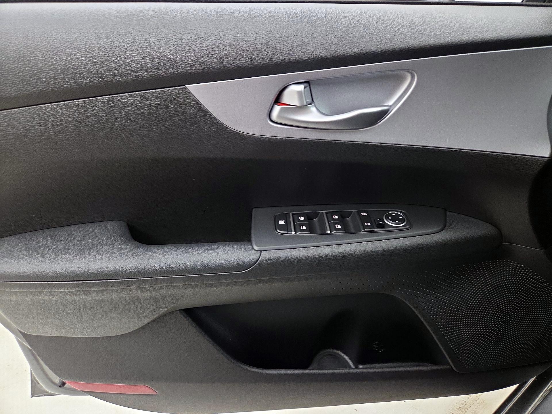 Thumbnail: 2023 Kia Forte - 12