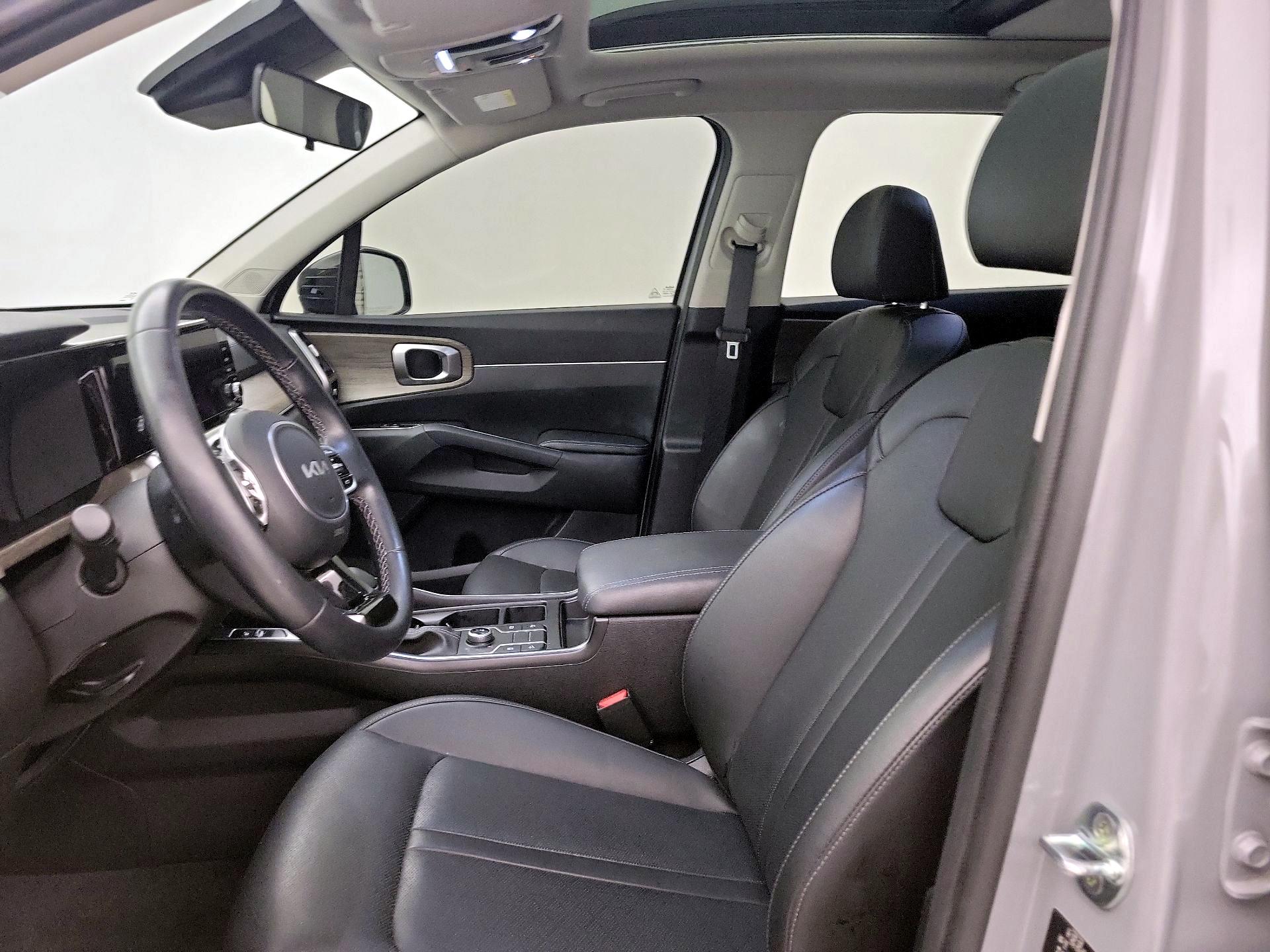 Thumbnail: 2023 Kia Sorento - 11