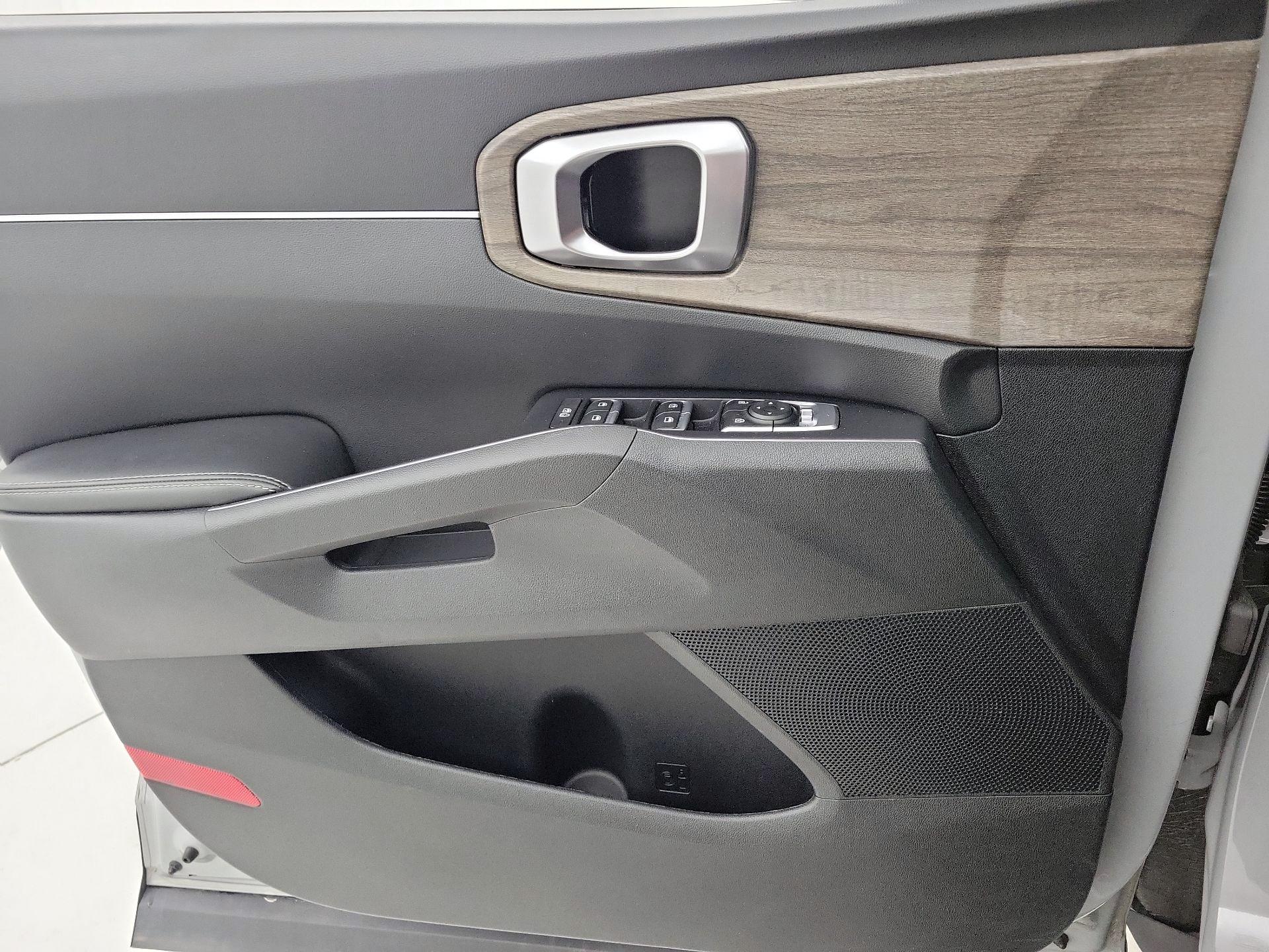 Thumbnail: 2023 Kia Sorento - 12