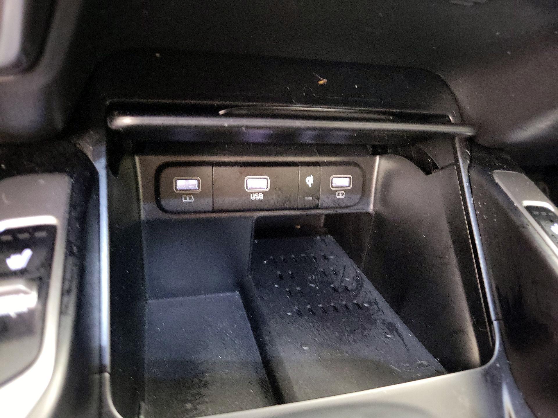 Thumbnail: 2023 Kia Sorento - 18