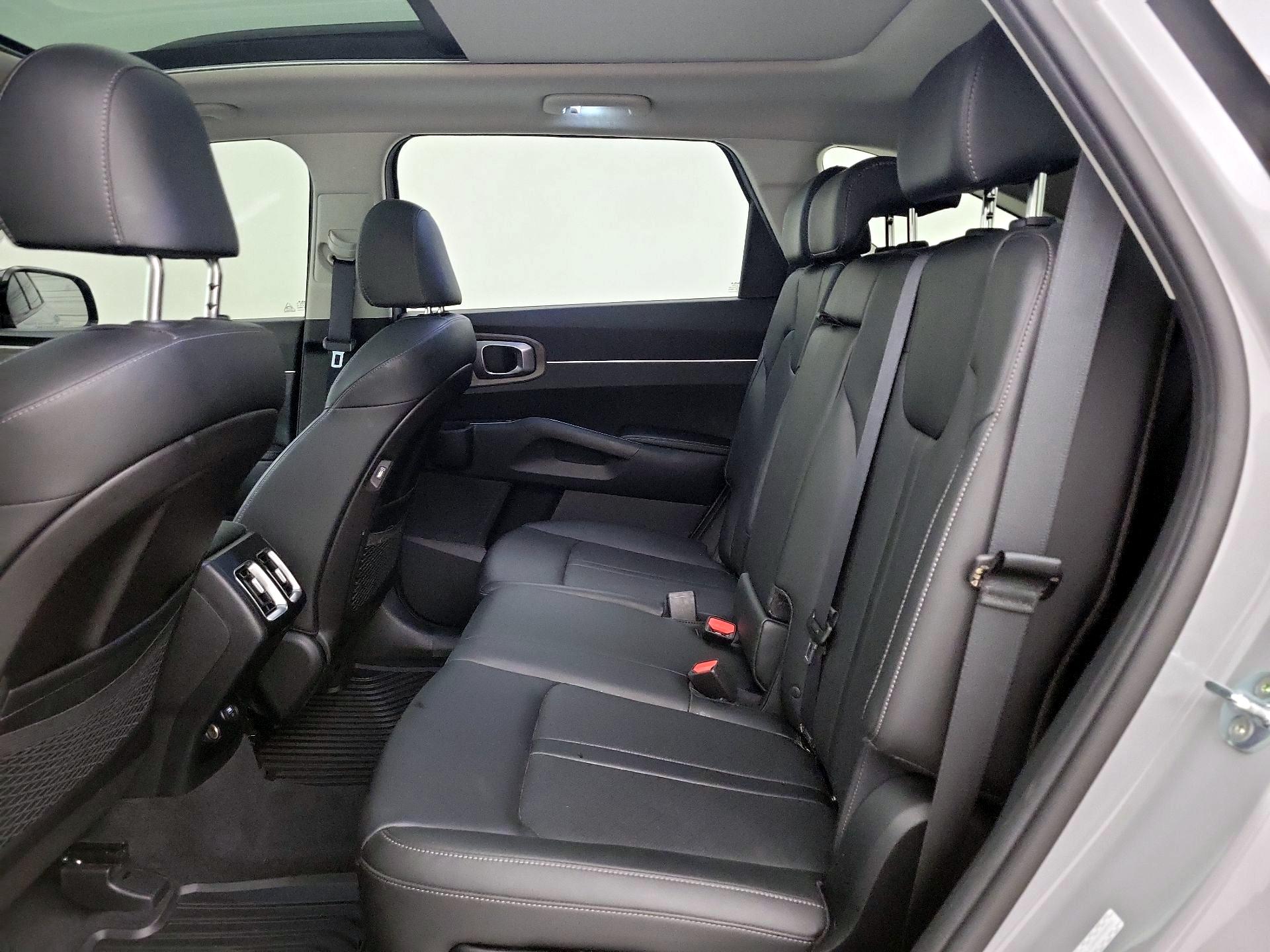 Thumbnail: 2023 Kia Sorento - 20