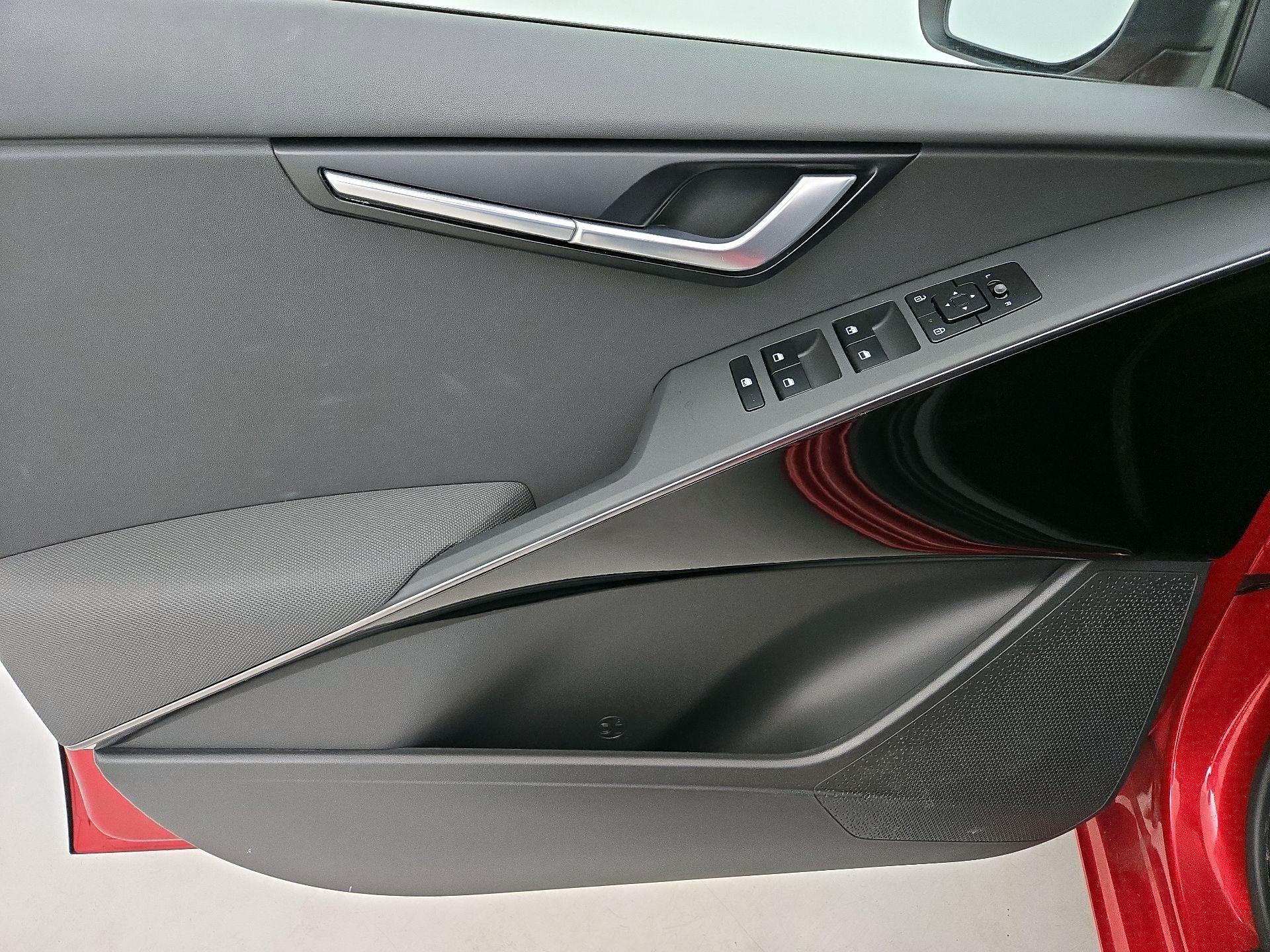 Thumbnail: 2023 Kia Niro - 12