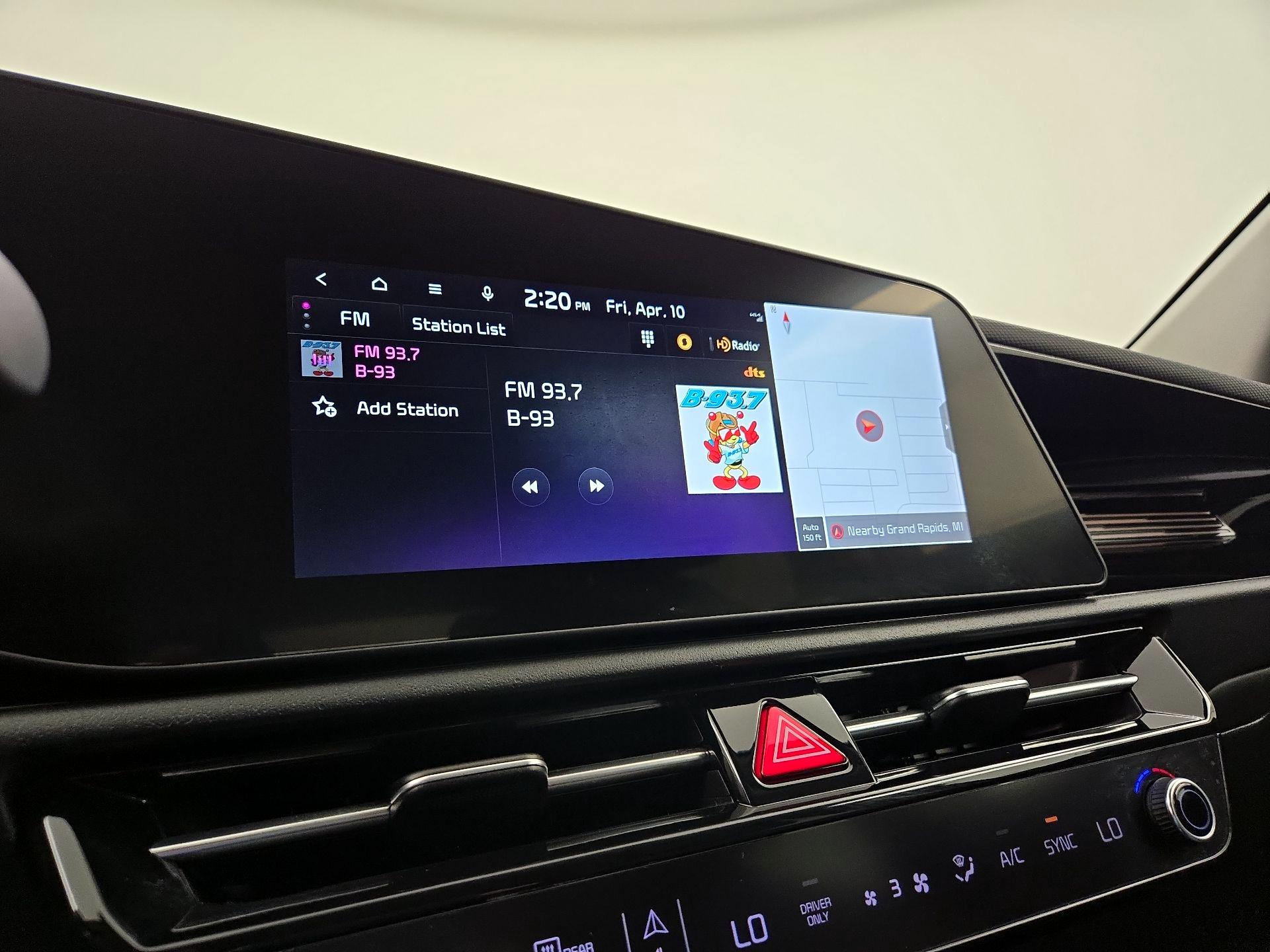 Thumbnail: 2023 Kia Niro - 16