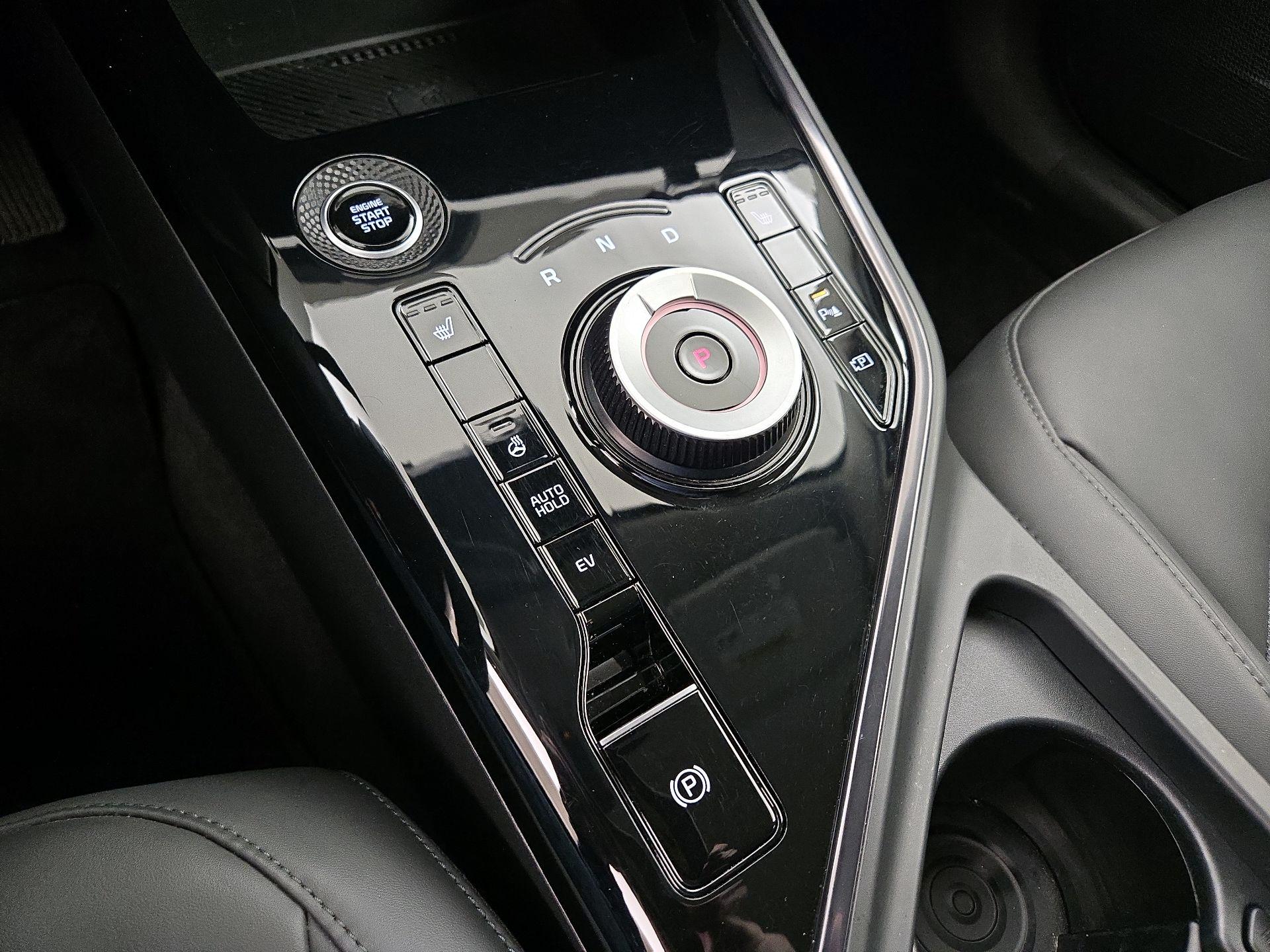 Thumbnail: 2023 Kia Niro - 18