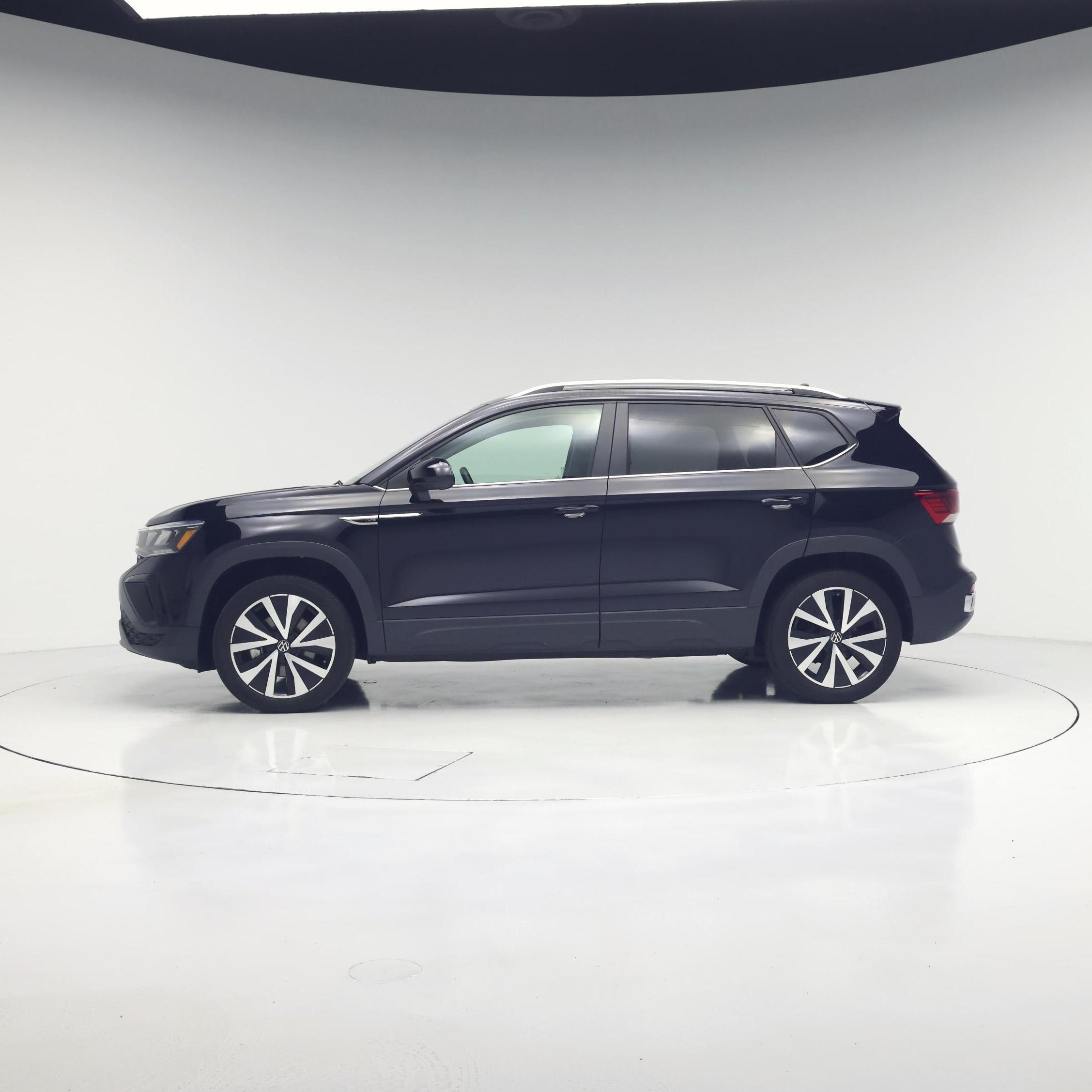 Thumbnail: 2023 Volkswagen Taos - 3