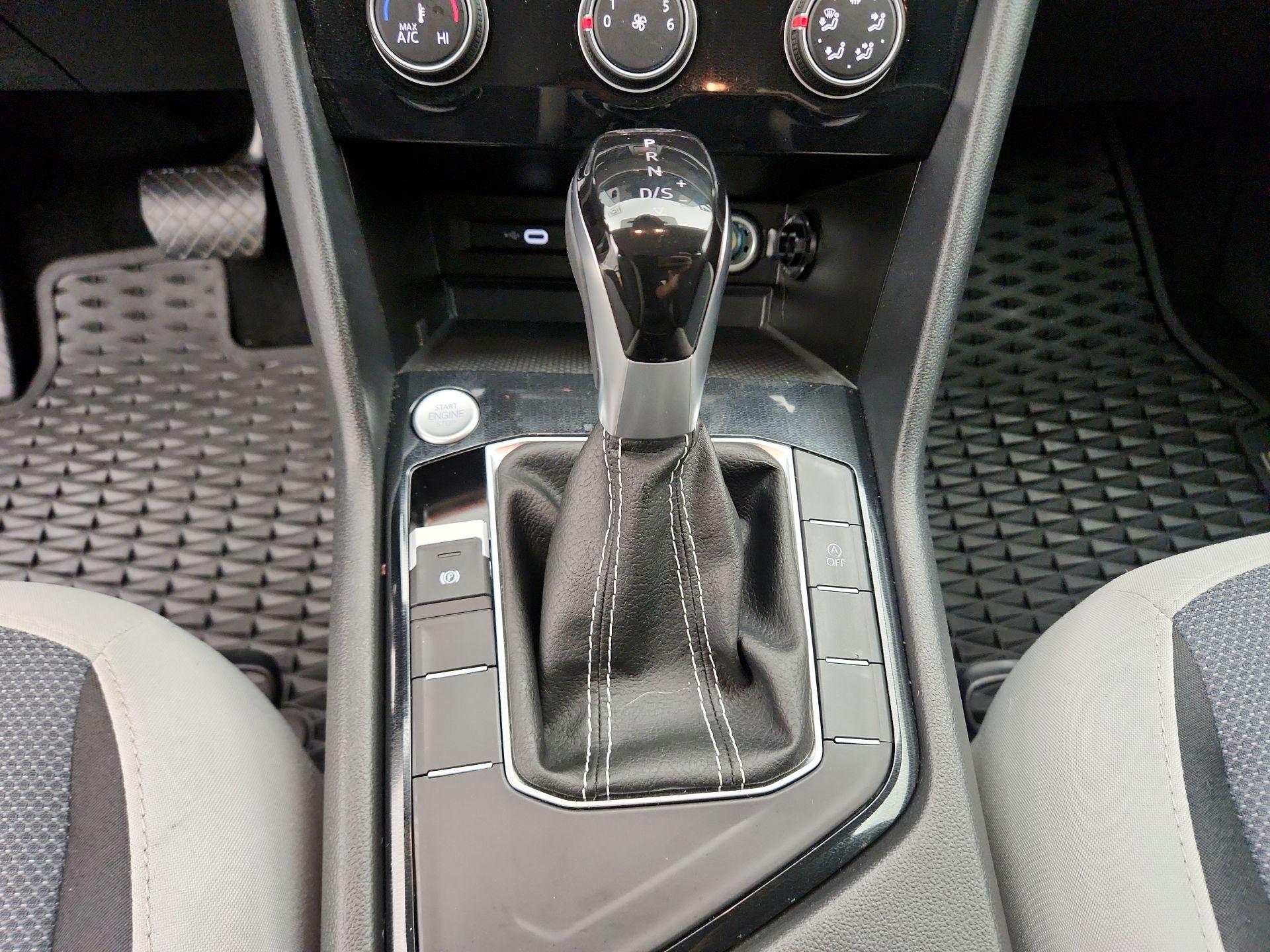 Thumbnail: 2025 Volkswagen Taos - 17