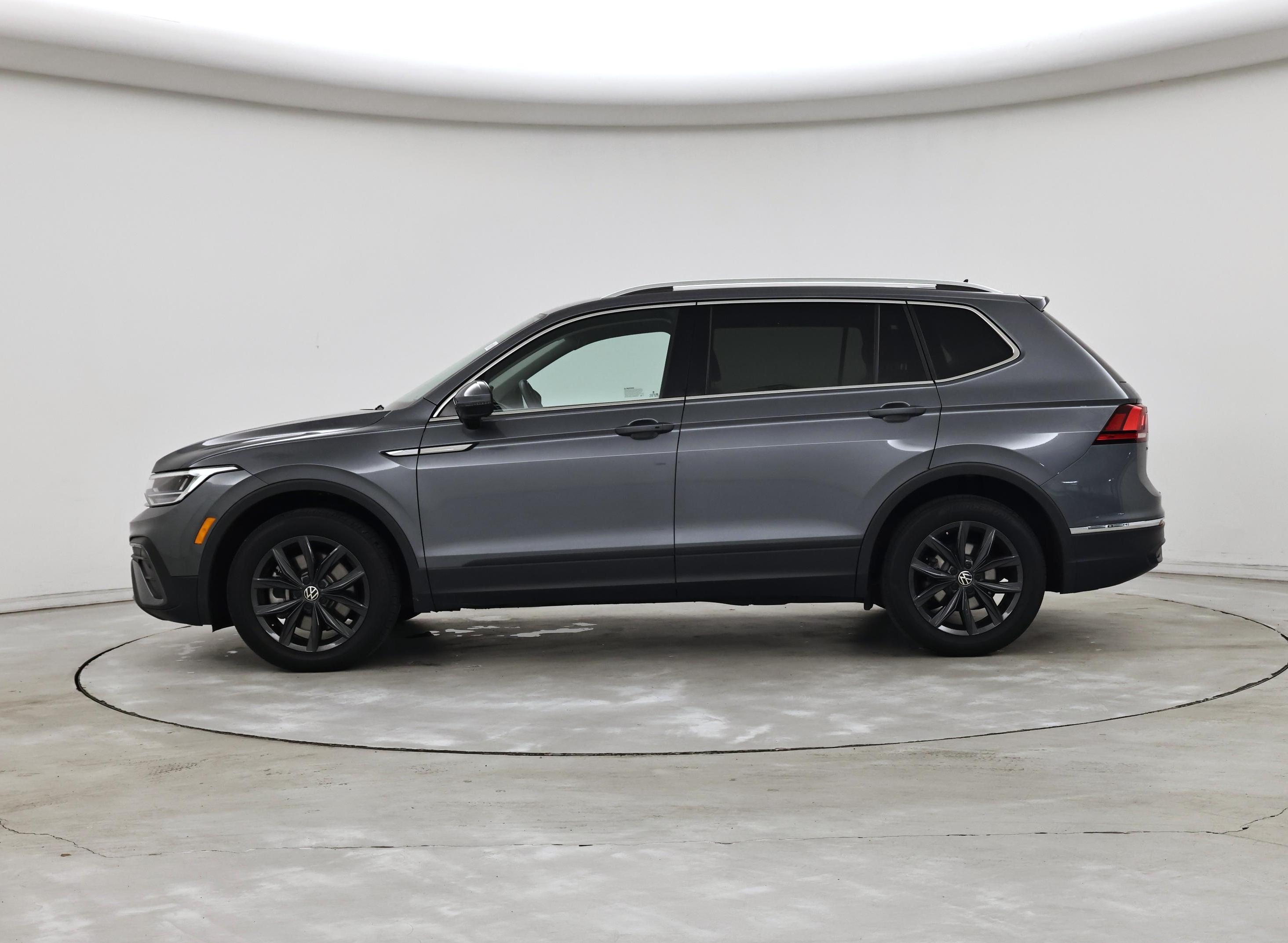 Thumbnail: 2024 Volkswagen Tiguan - 3